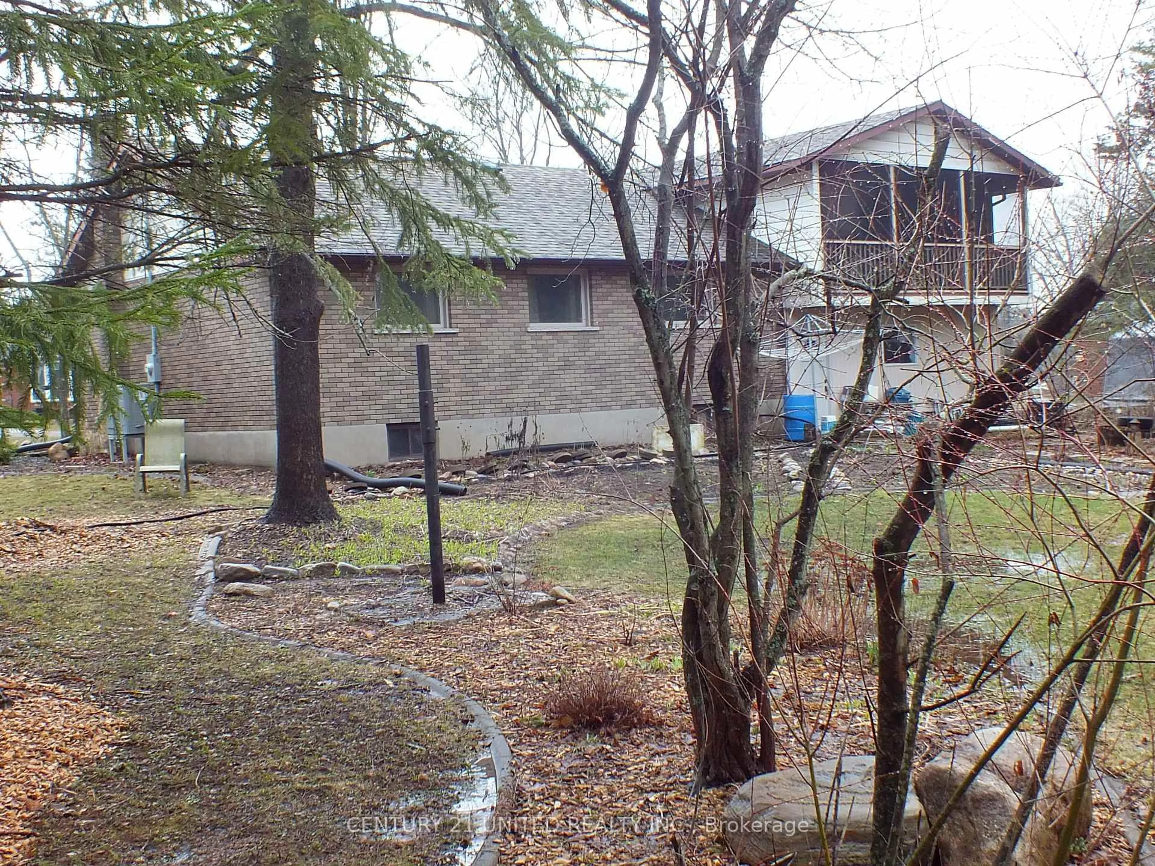 A pic from outside/outdoor area/front of a property/back of a property/a pic from drone, unknown for 316 Leon Ave, Selwyn Ontario K9L 1M1