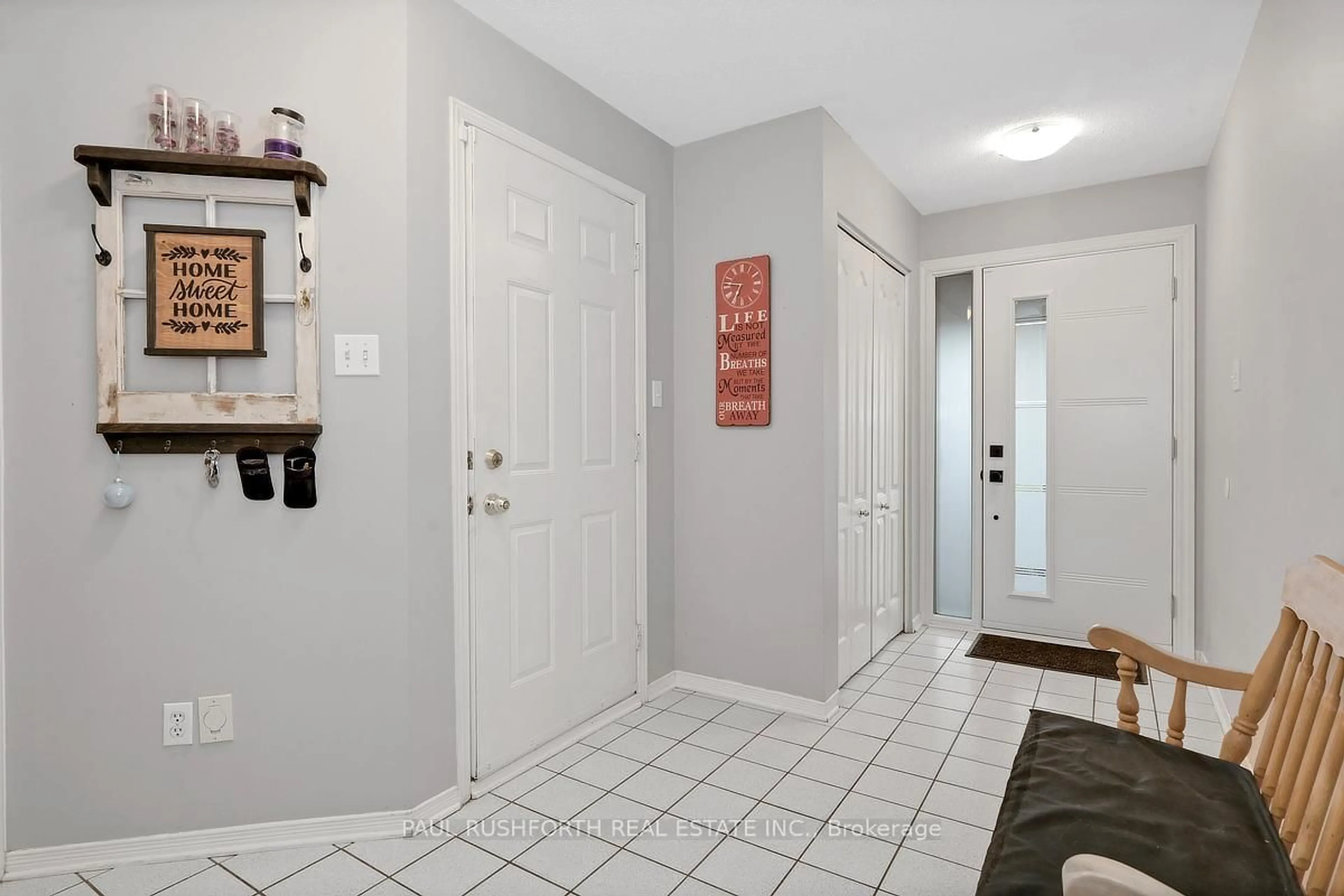 Indoor entryway for 109 Woodpark Way, Ottawa Ontario K2J 4C7