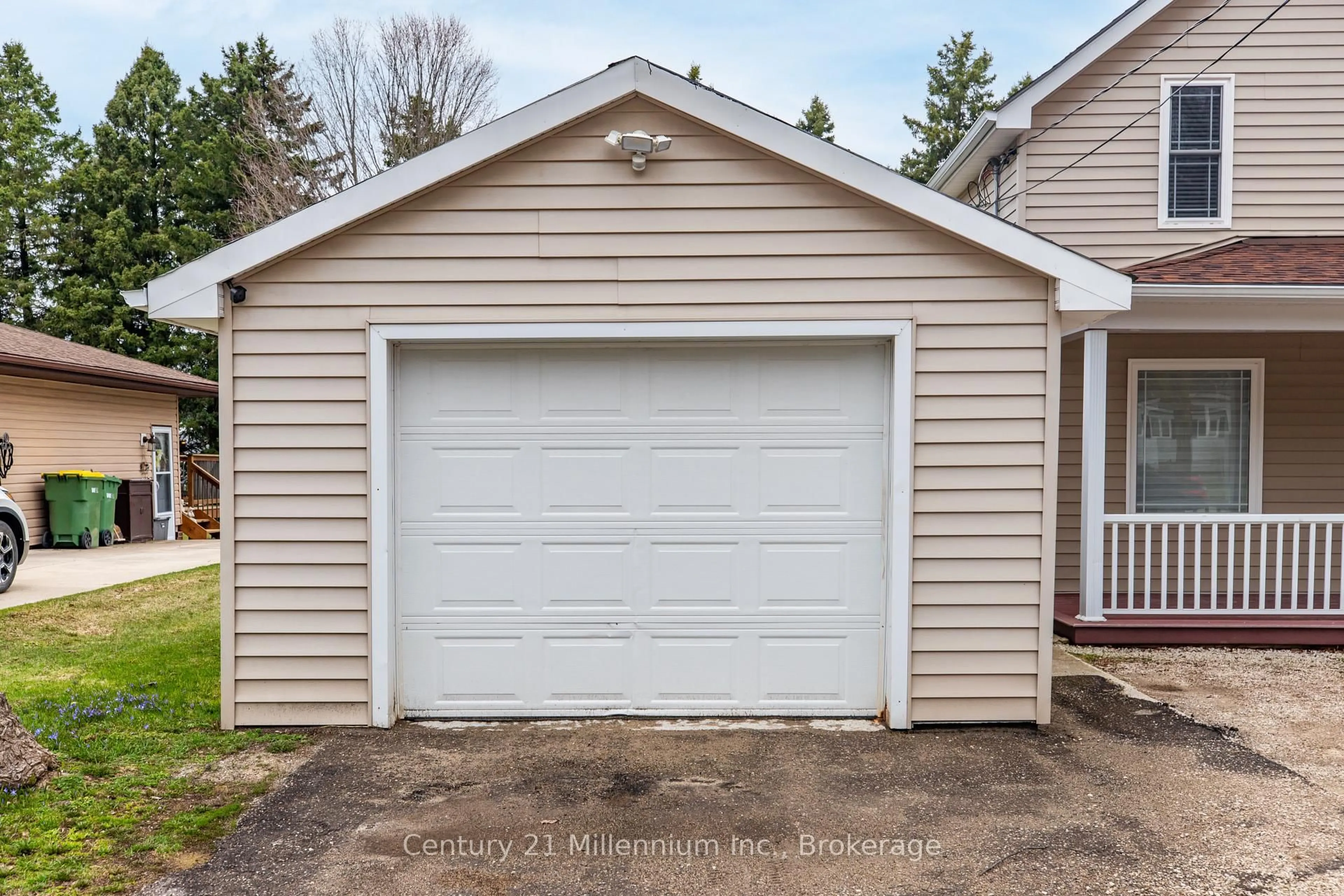 Indoor garage for 124 Lorne St, Grey Highlands Ontario N0C 1H0