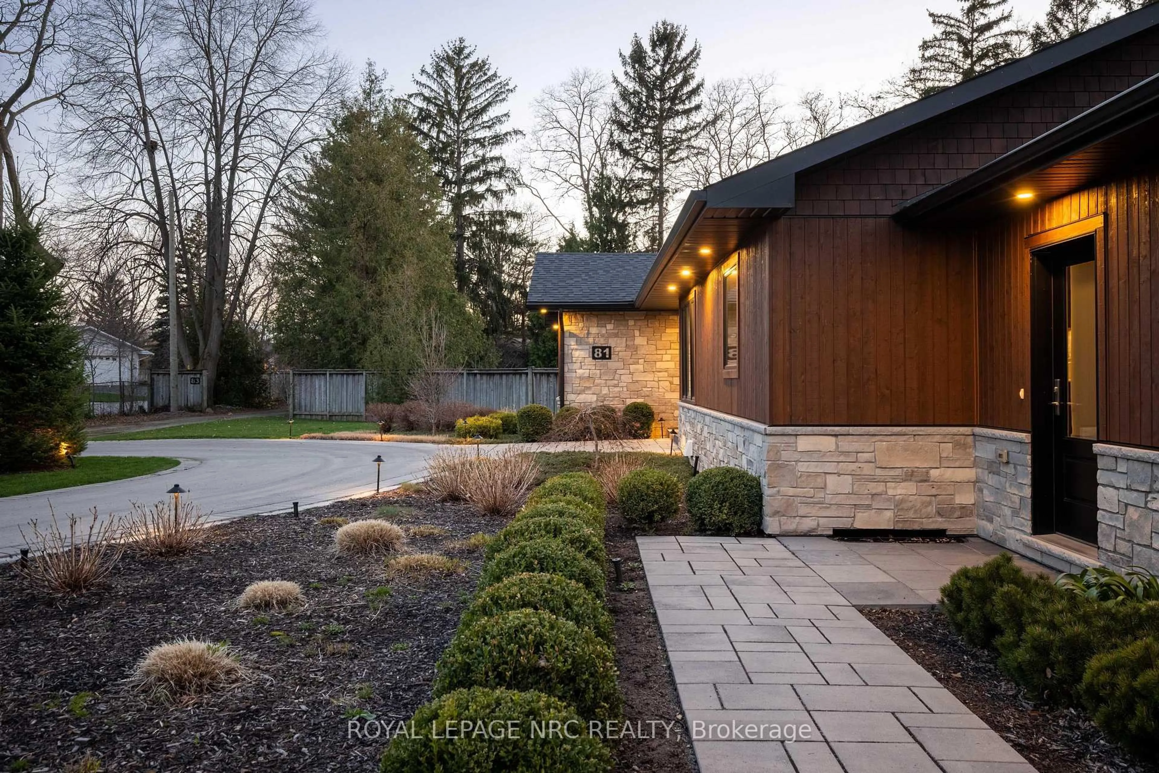 Home with brick exterior material, street for 81 Simpson Rd, St. Catharines Ontario L2N 3Z5