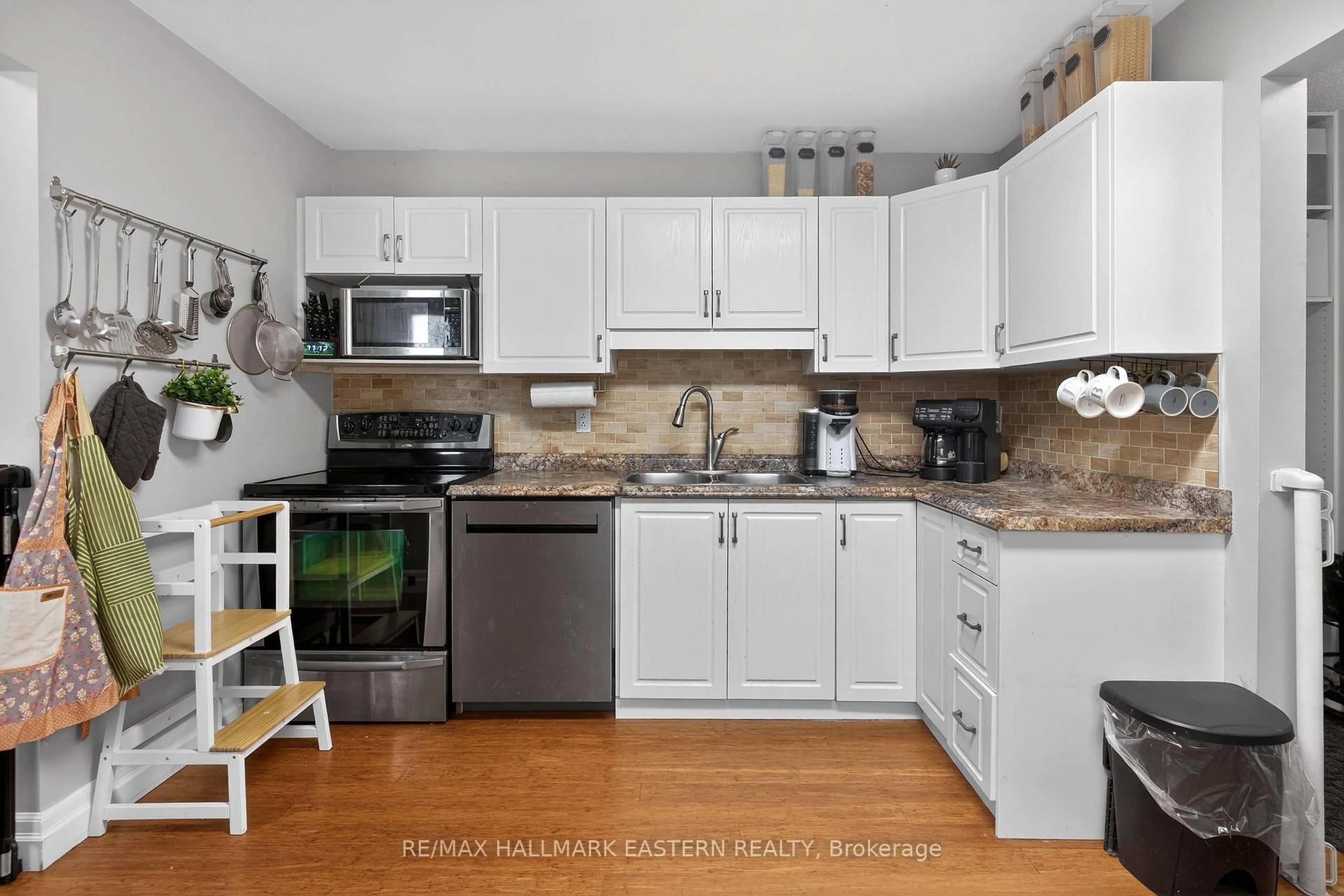 Standard kitchen, unknown for 488 Crystal Dr, Peterborough Ontario K9J 8G8