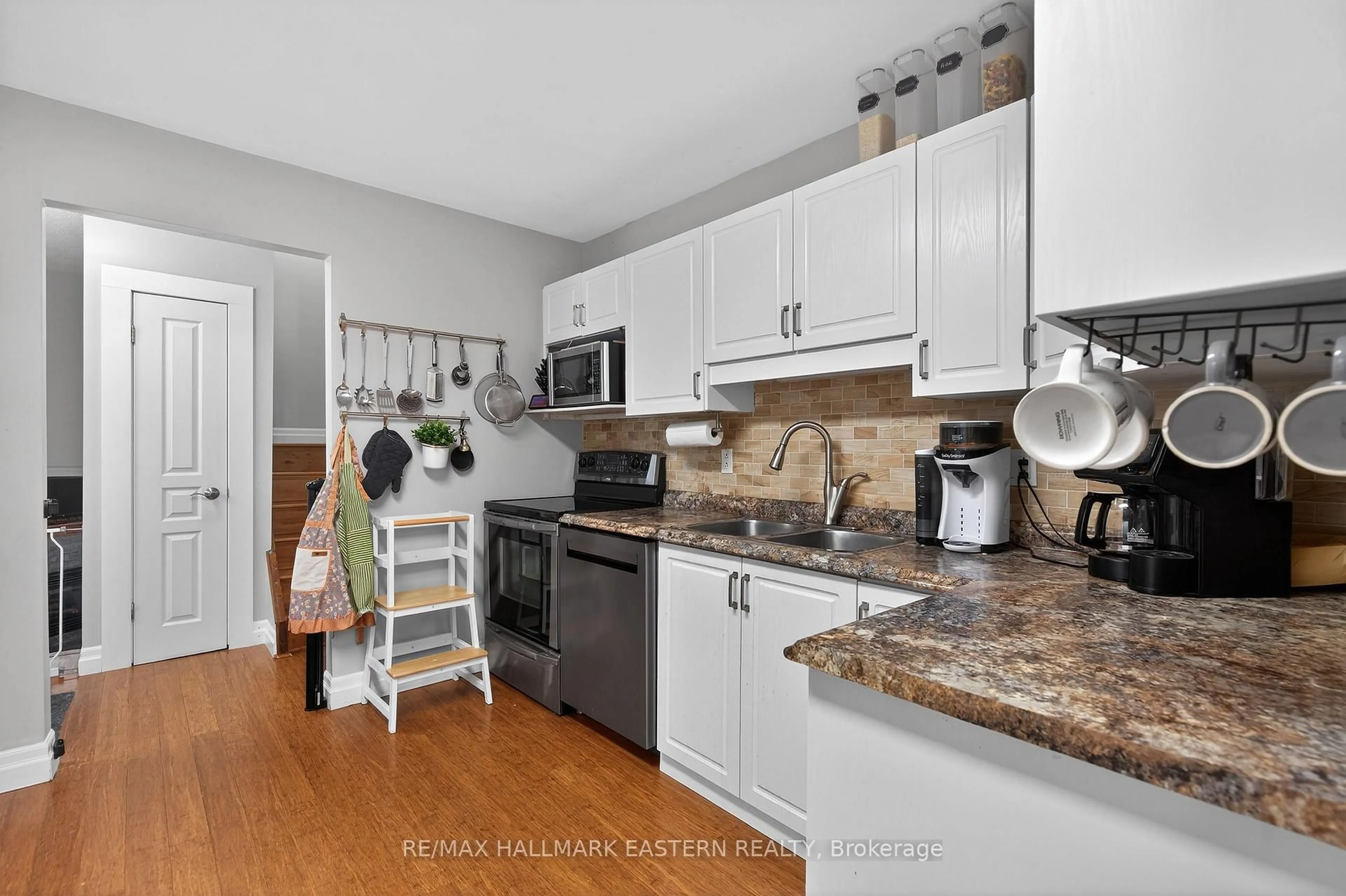 Open concept kitchen, unknown for 488 Crystal Dr, Peterborough Ontario K9J 8G8