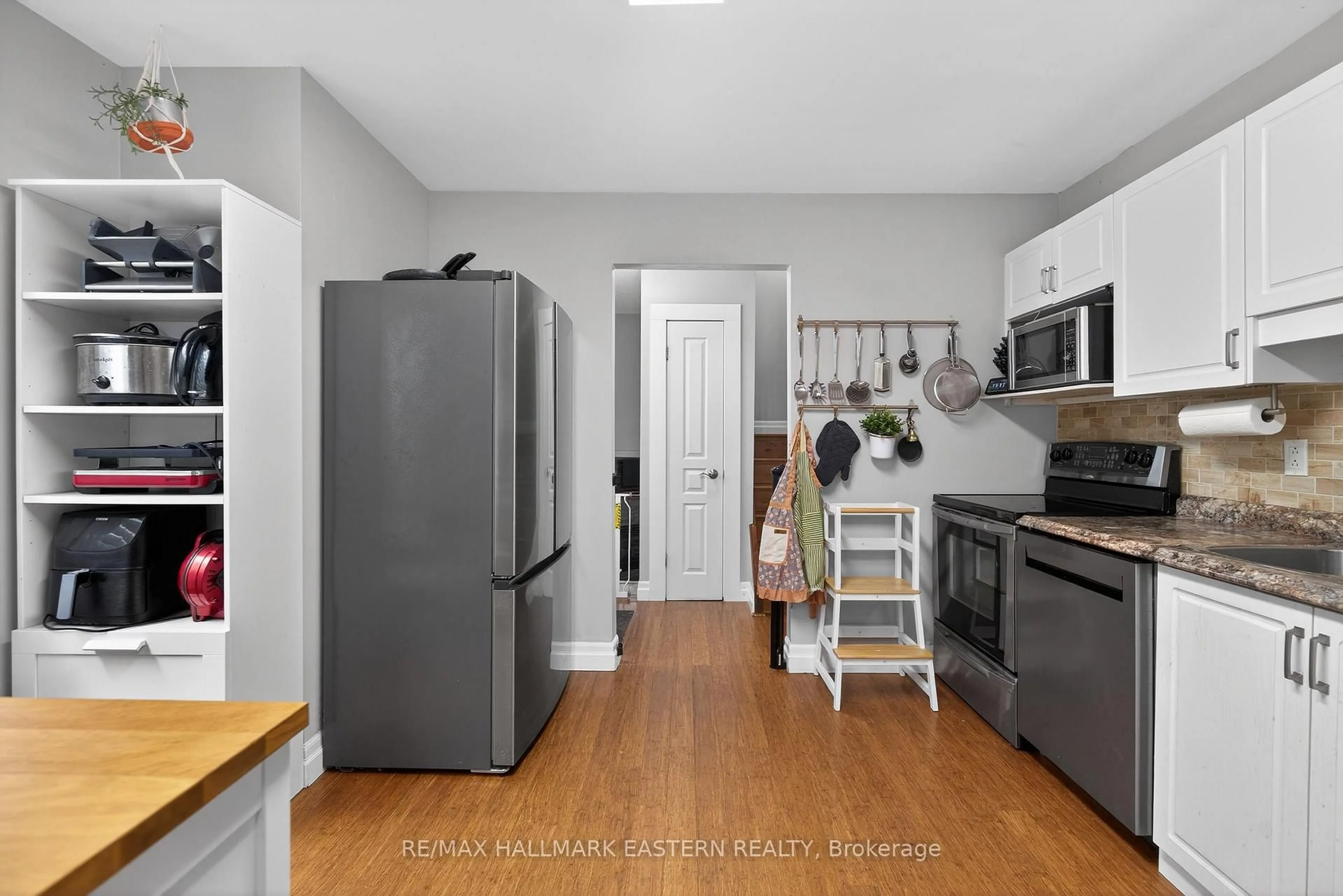 Standard kitchen, unknown for 488 Crystal Dr, Peterborough Ontario K9J 8G8