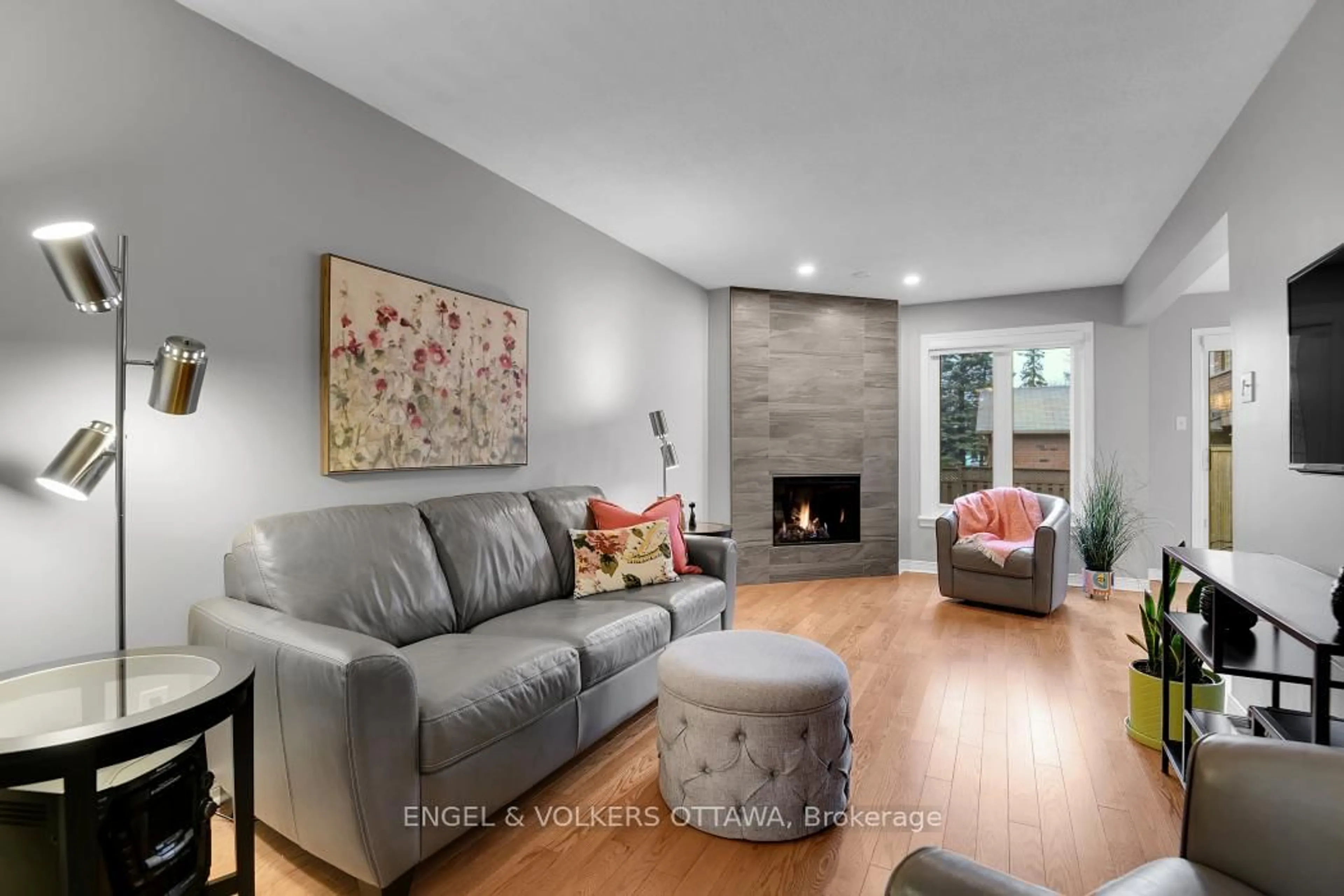 Living room with furniture, unknown for 1 Maurya Crt, Ottawa Ontario K1G 5S2