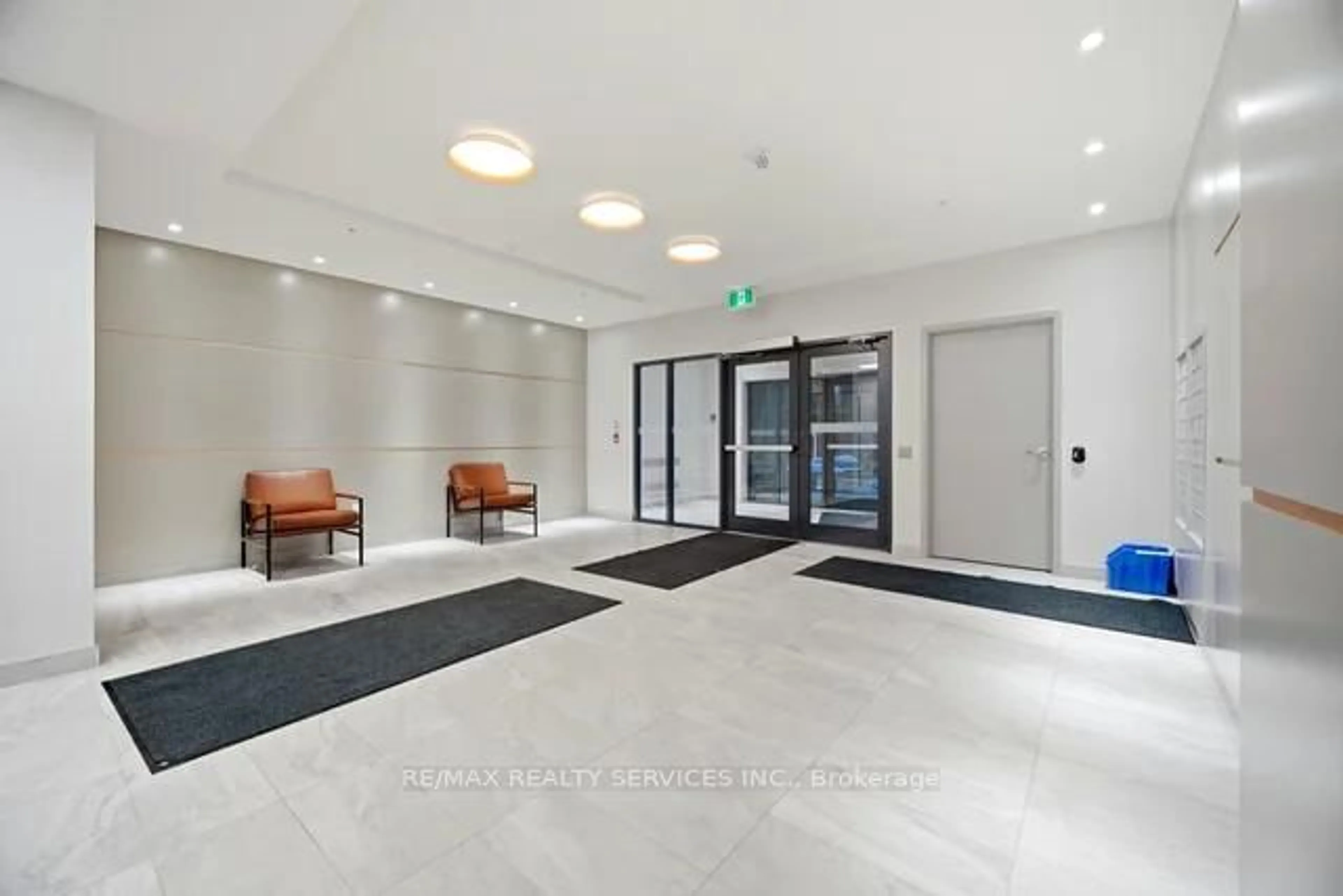 Indoor foyer for 1101 Lackner Pl #309, Kitchener Ontario N2A 0L3