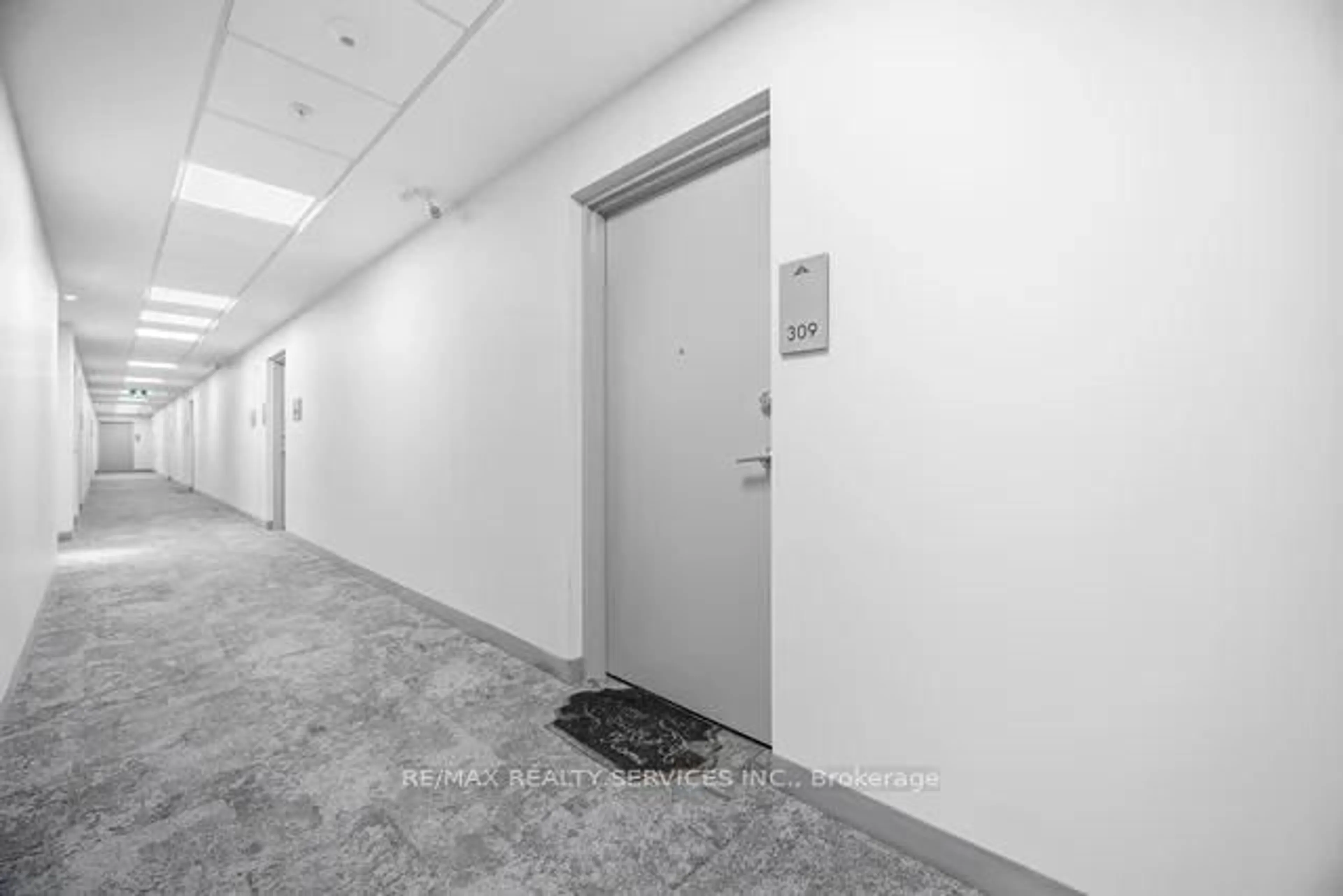 Indoor foyer for 1101 Lackner Pl #309, Kitchener Ontario N2A 0L3