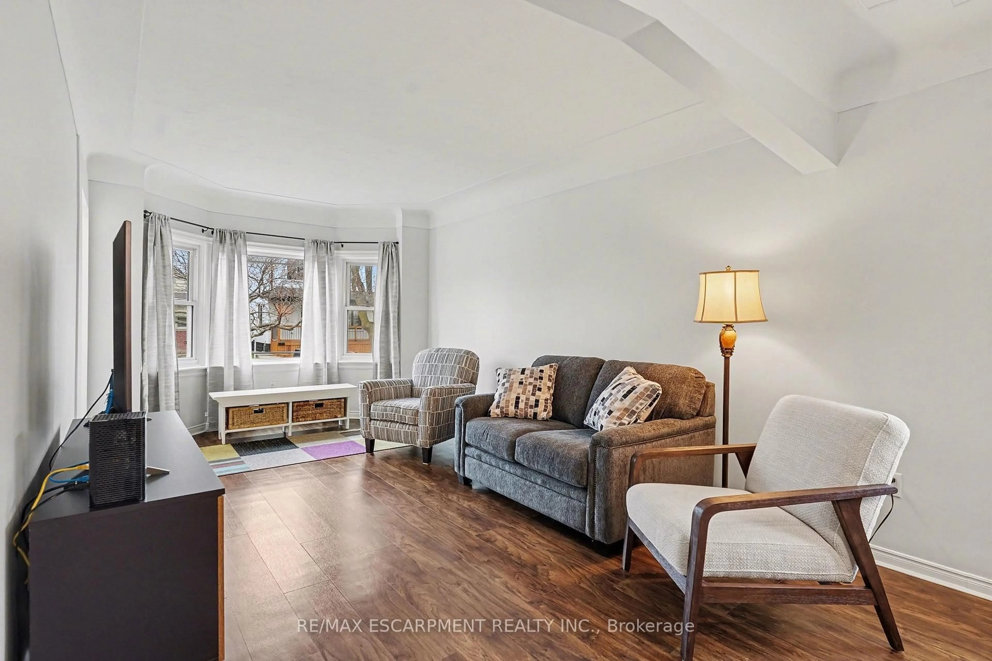 Living room with furniture, unknown for 53 Bell Ave, Hamilton Ontario L8K 3E2