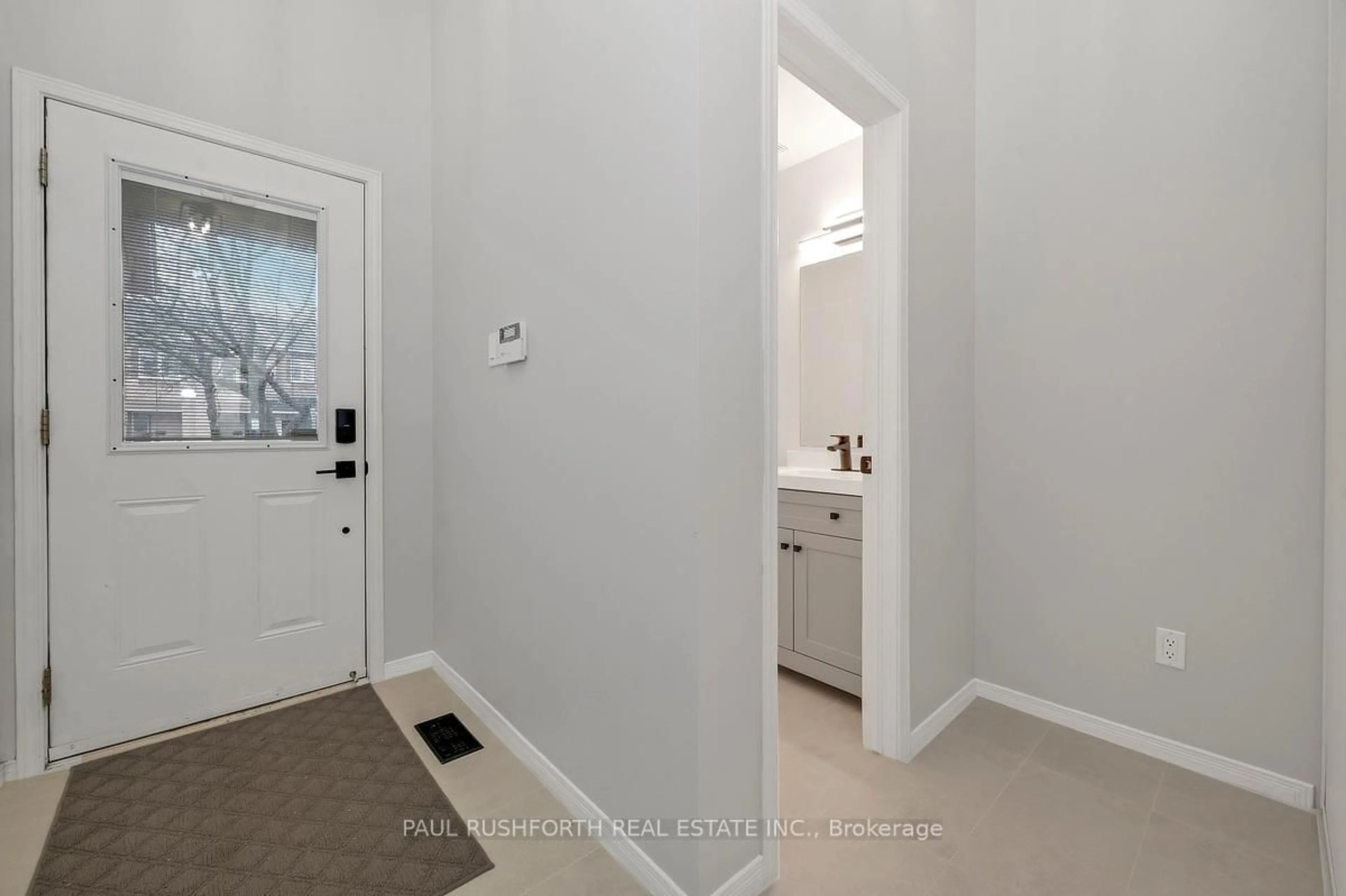 Indoor entryway for 558 Louis Toscano Dr, Ottawa Ontario K4A 0A9