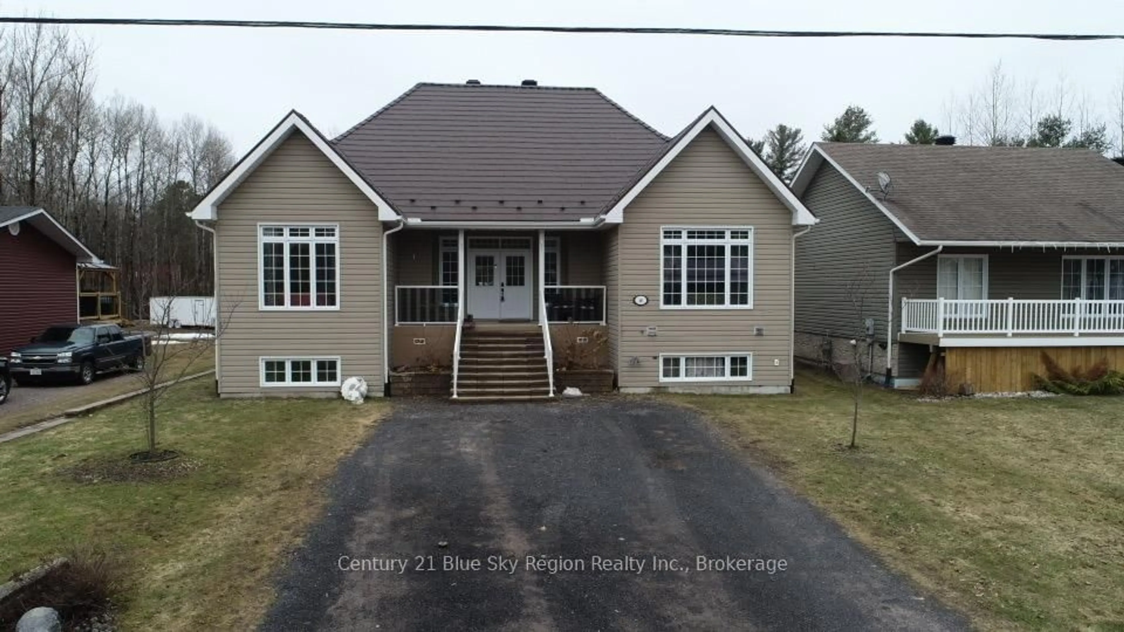 Home with vinyl exterior material, street for 46 EGLINGTON Rd, Callander Ontario P0H 1H0
