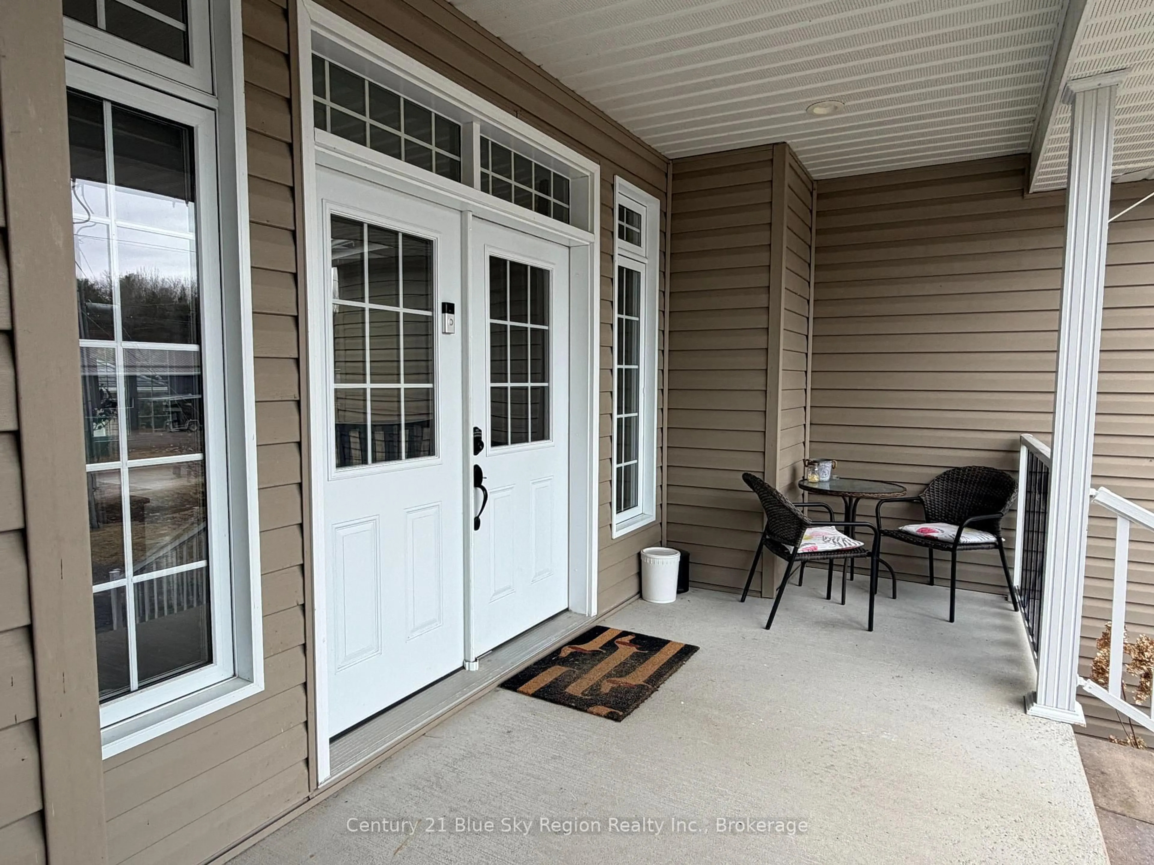 Indoor entryway for 46 EGLINGTON Rd, Callander Ontario P0H 1H0
