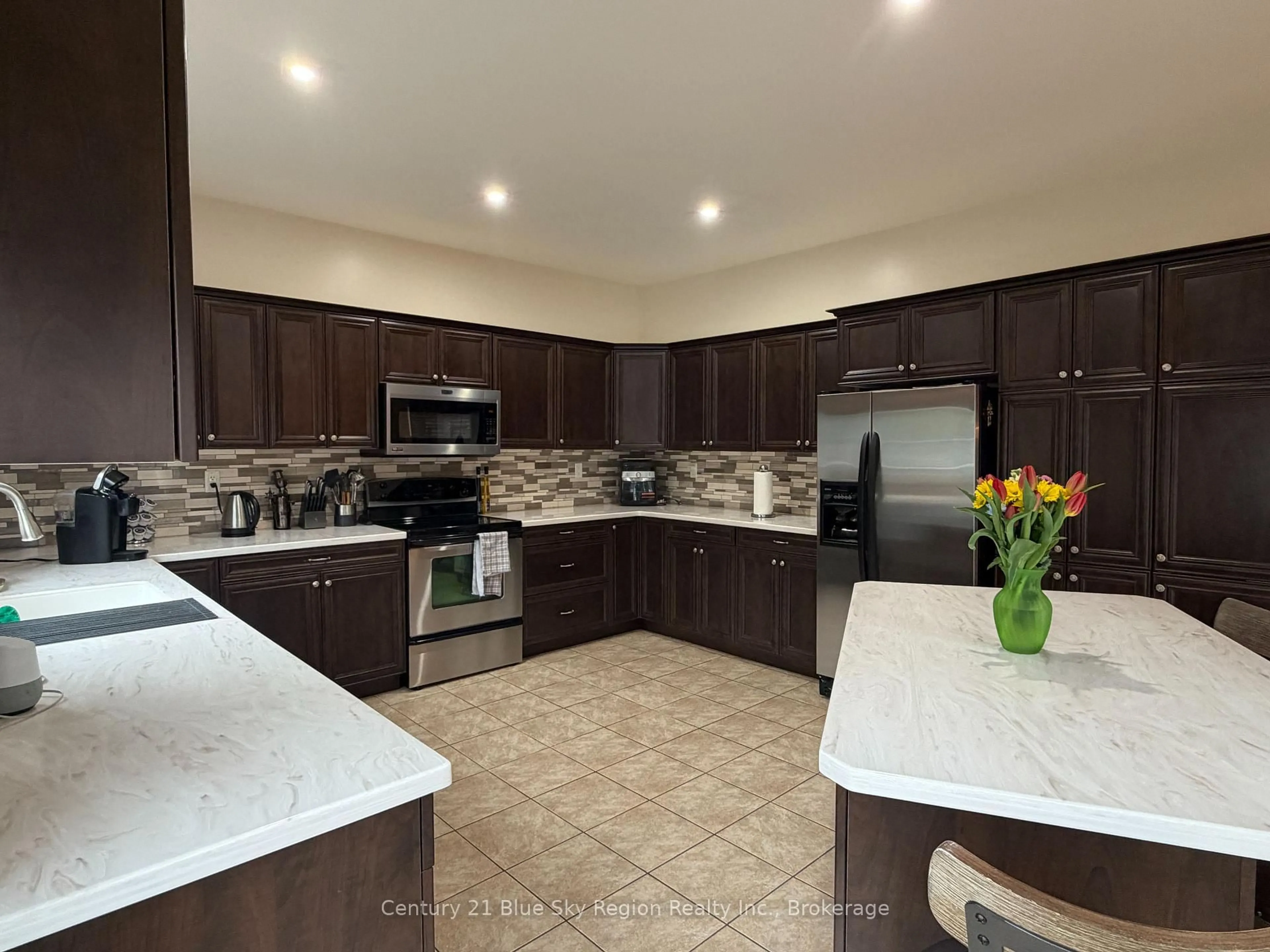Open concept kitchen, ceramic/tile floor for 46 EGLINGTON Rd, Callander Ontario P0H 1H0