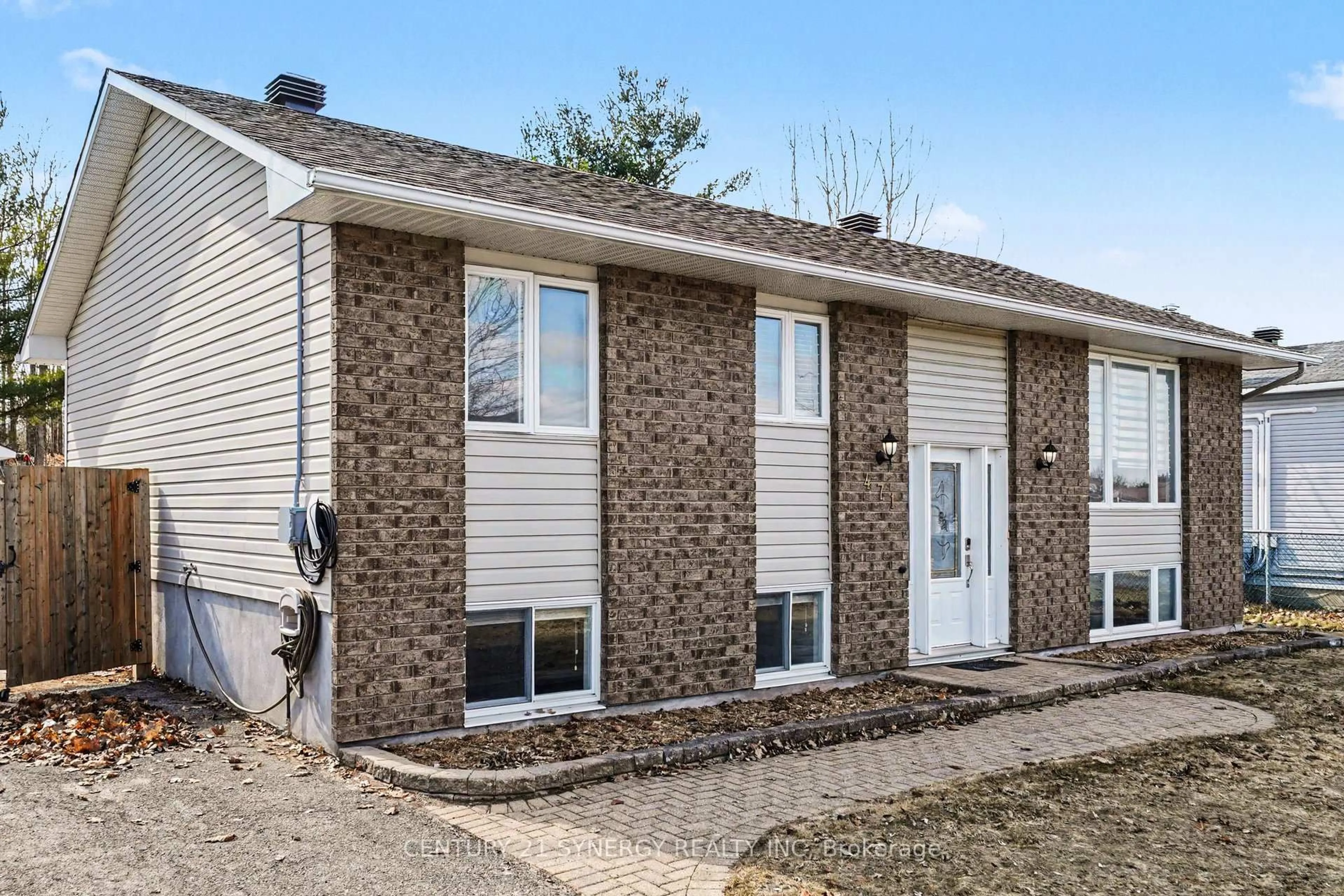 Home with vinyl exterior material, street for 471 Dalrymple Dr, Clarence-Rockland Ontario K4K 1G6