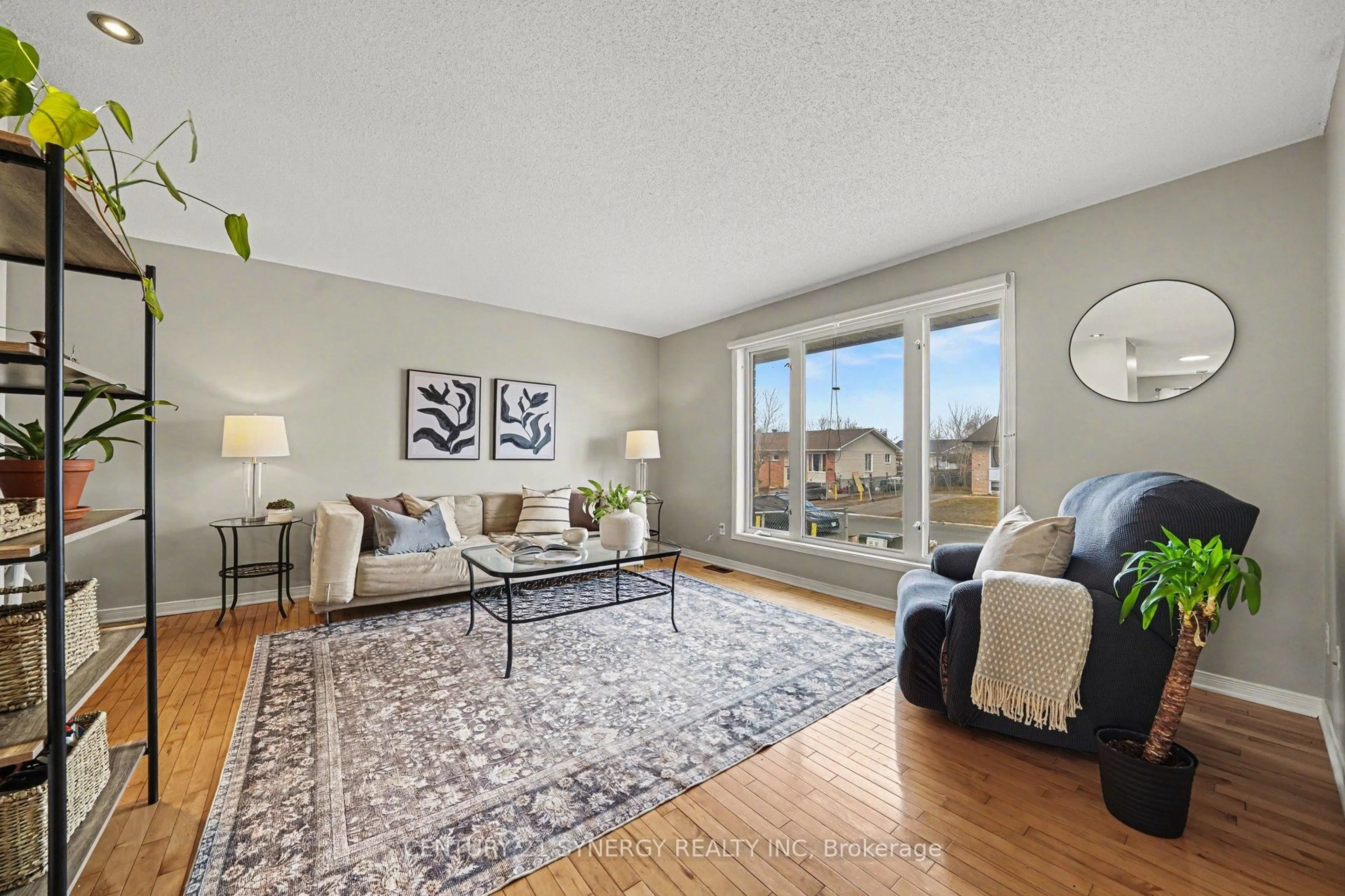 Living room with furniture, unknown for 471 Dalrymple Dr, Clarence-Rockland Ontario K4K 1G6