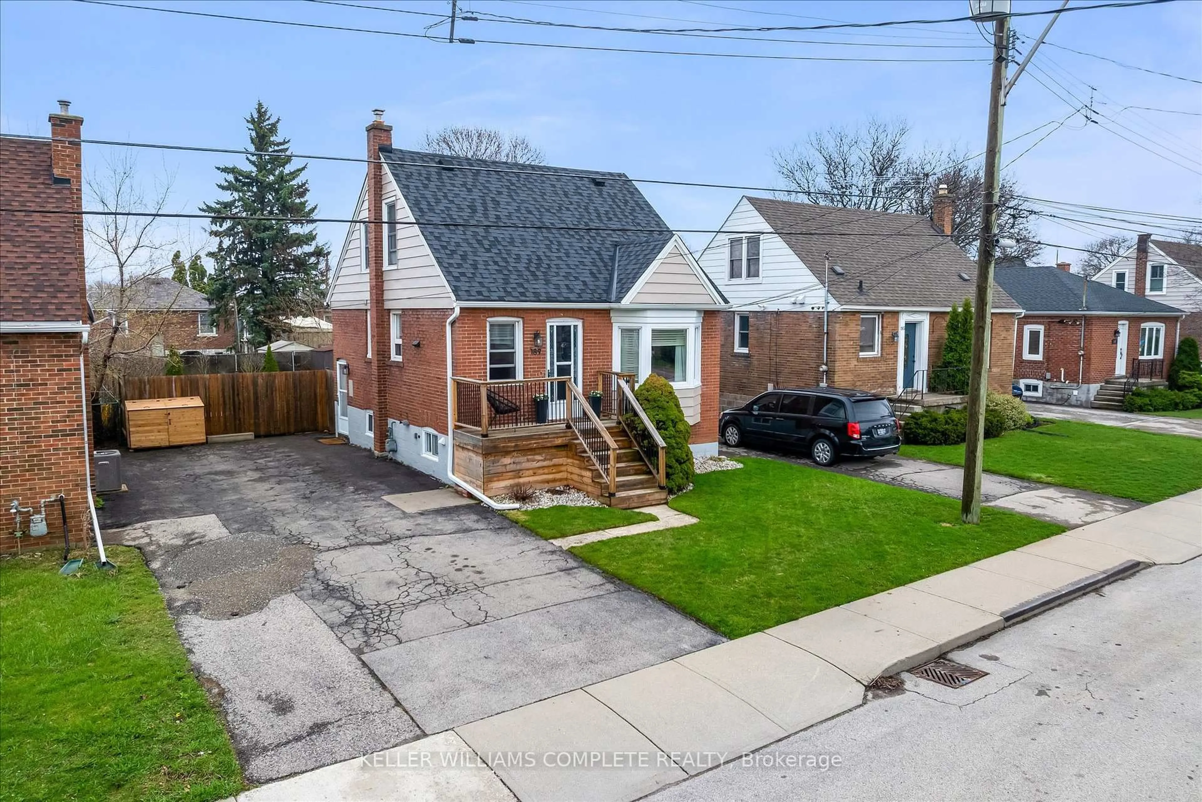 A pic from outside/outdoor area/front of a property/back of a property/a pic from drone, street for 189 EAST 14TH St, Hamilton Ontario L9A 4B7