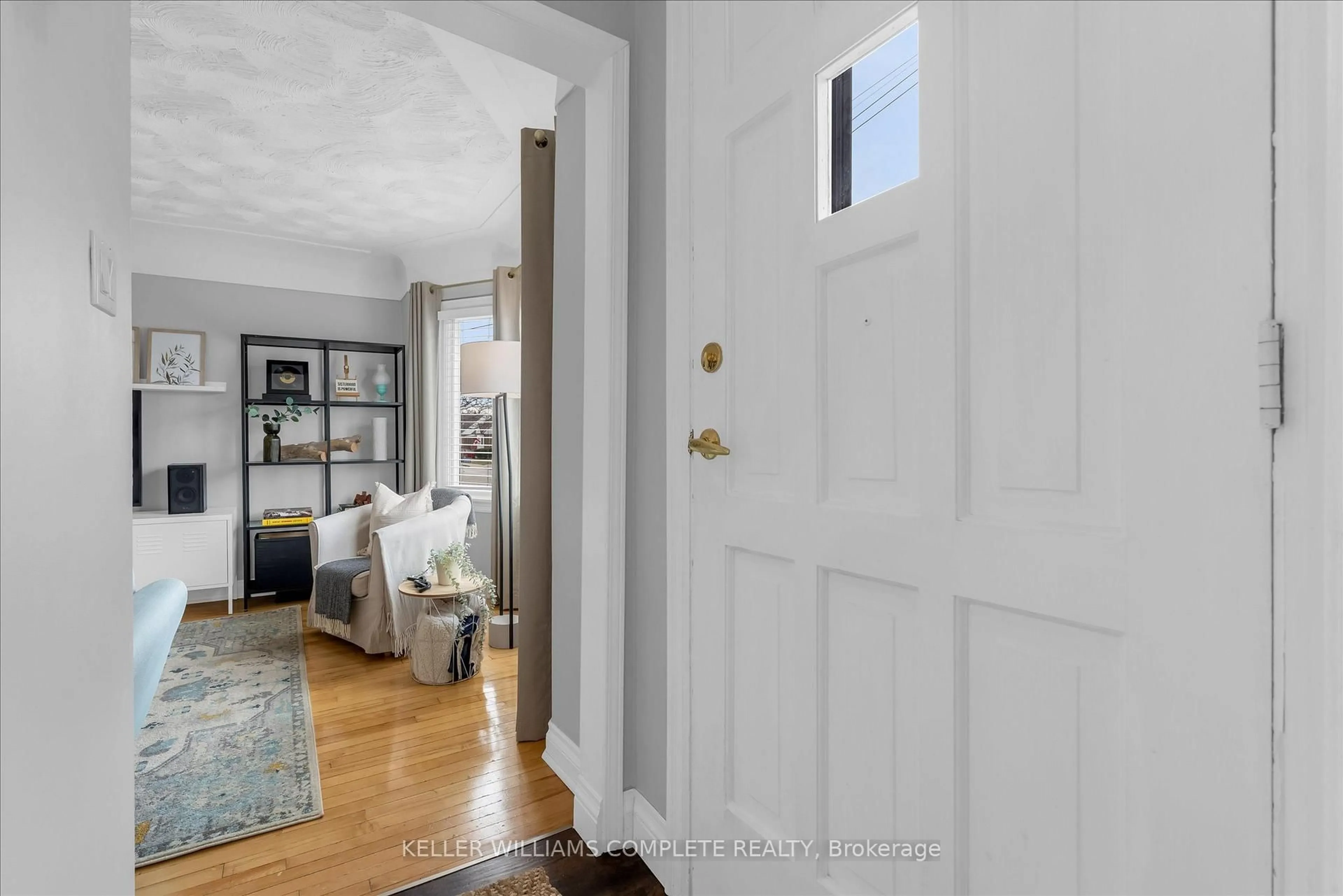 Indoor entryway for 189 EAST 14TH St, Hamilton Ontario L9A 4B7