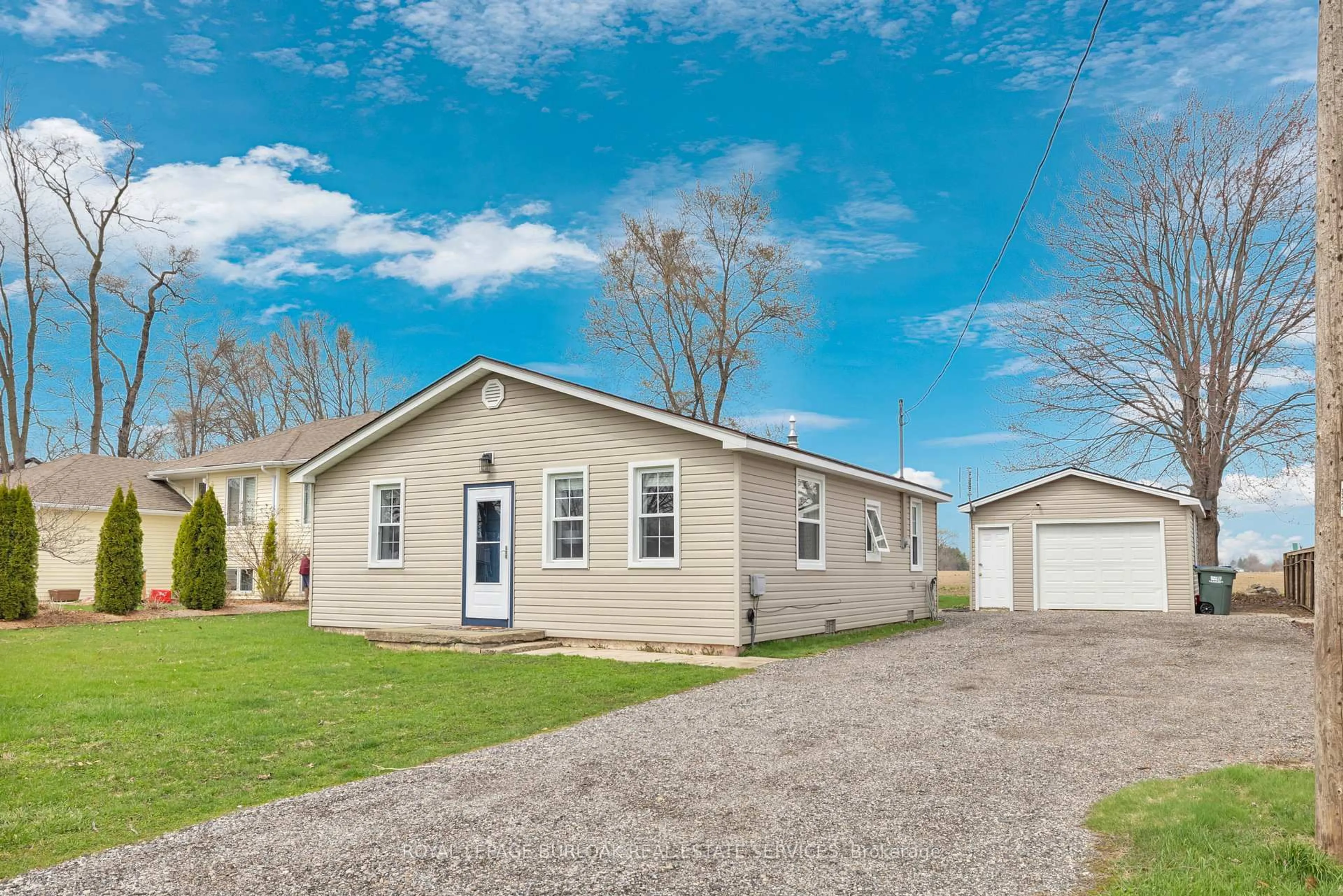 Home with vinyl exterior material, street for 1030 Oak Ave, Kingsville Ontario N9Y 3T6