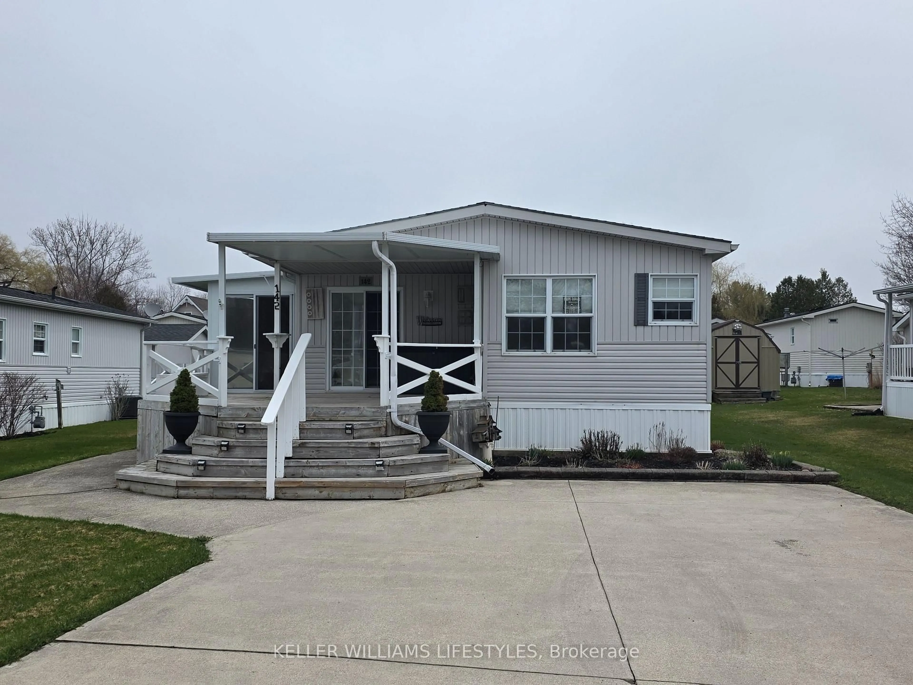 Home with vinyl exterior material, unknown for 142 Sandbagger Cres, Bluewater Ontario N0M 1G0