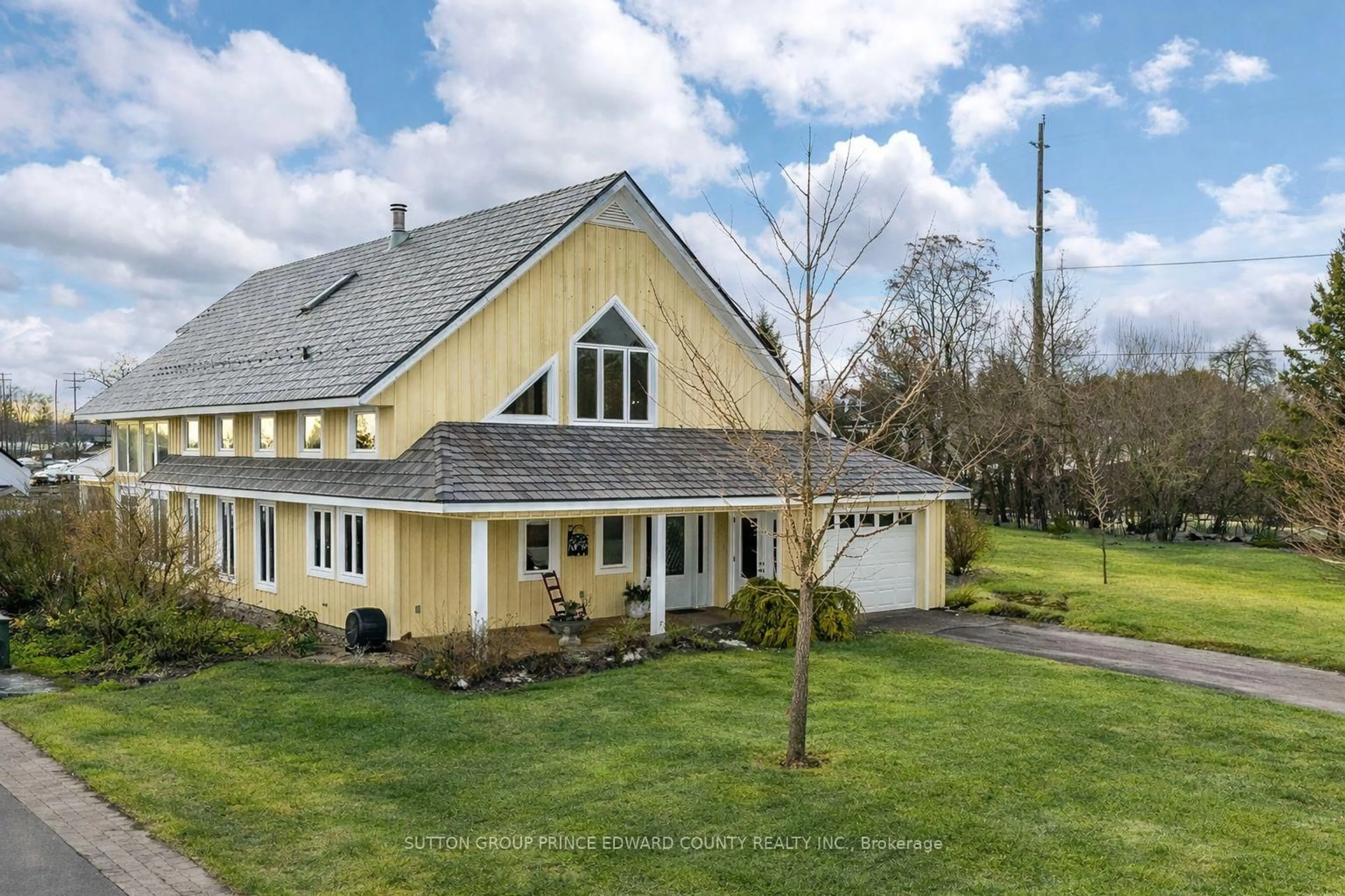 A pic from outside/outdoor area/front of a property/back of a property/a pic from drone, unknown for 4 Carla Crt, Prince Edward County Ontario K0K 3L0