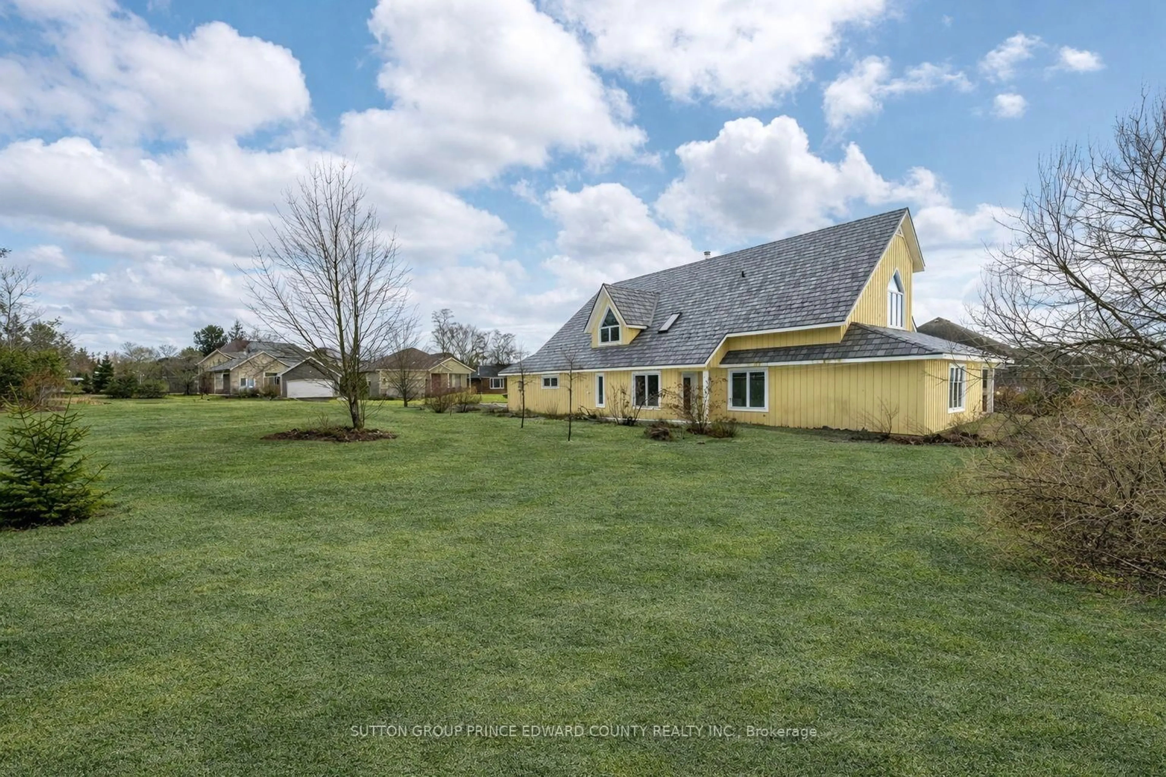 A pic from outside/outdoor area/front of a property/back of a property/a pic from drone, unknown for 4 Carla Crt, Prince Edward County Ontario K0K 3L0