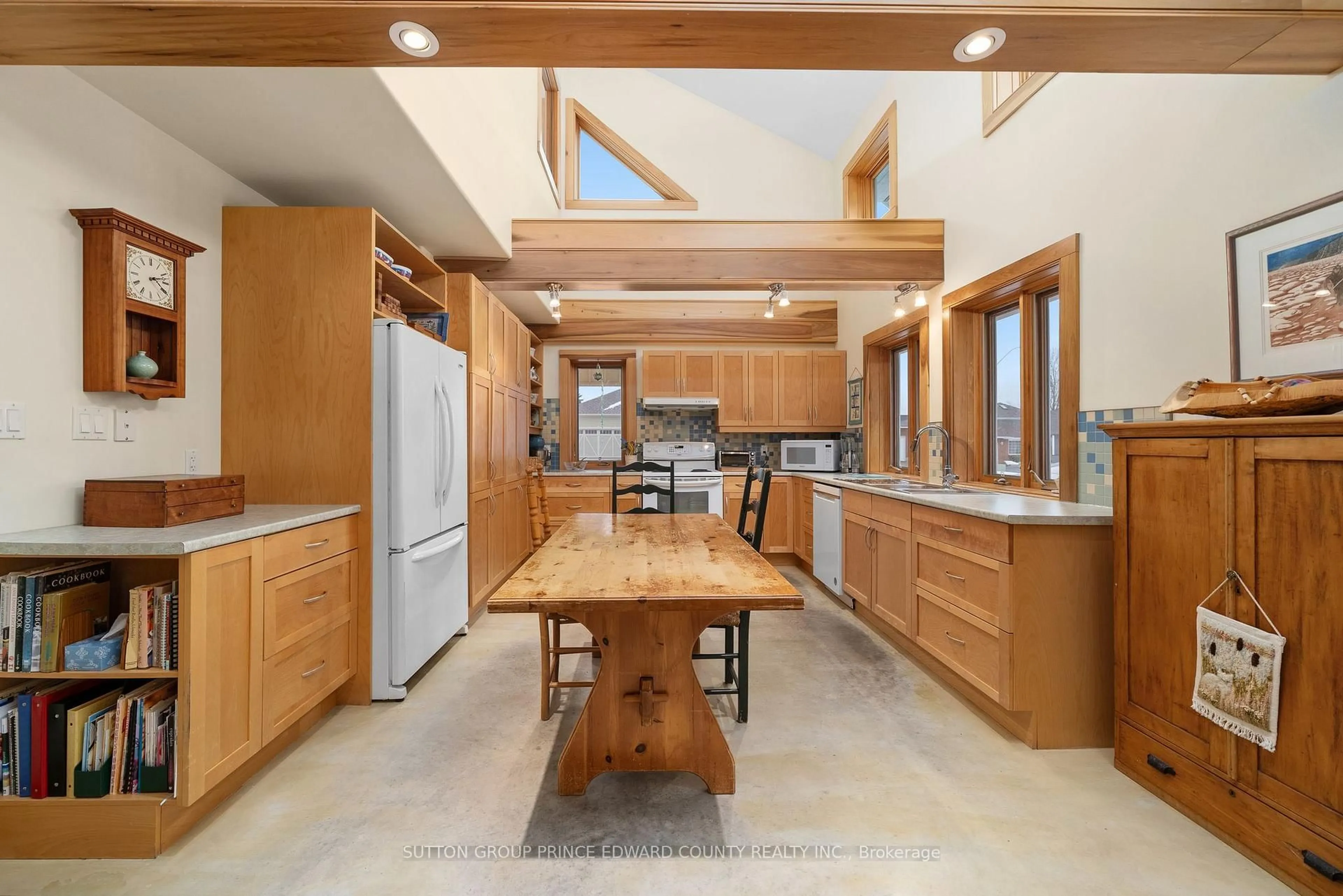 Open concept kitchen, unknown for 4 Carla Crt, Prince Edward County Ontario K0K 3L0