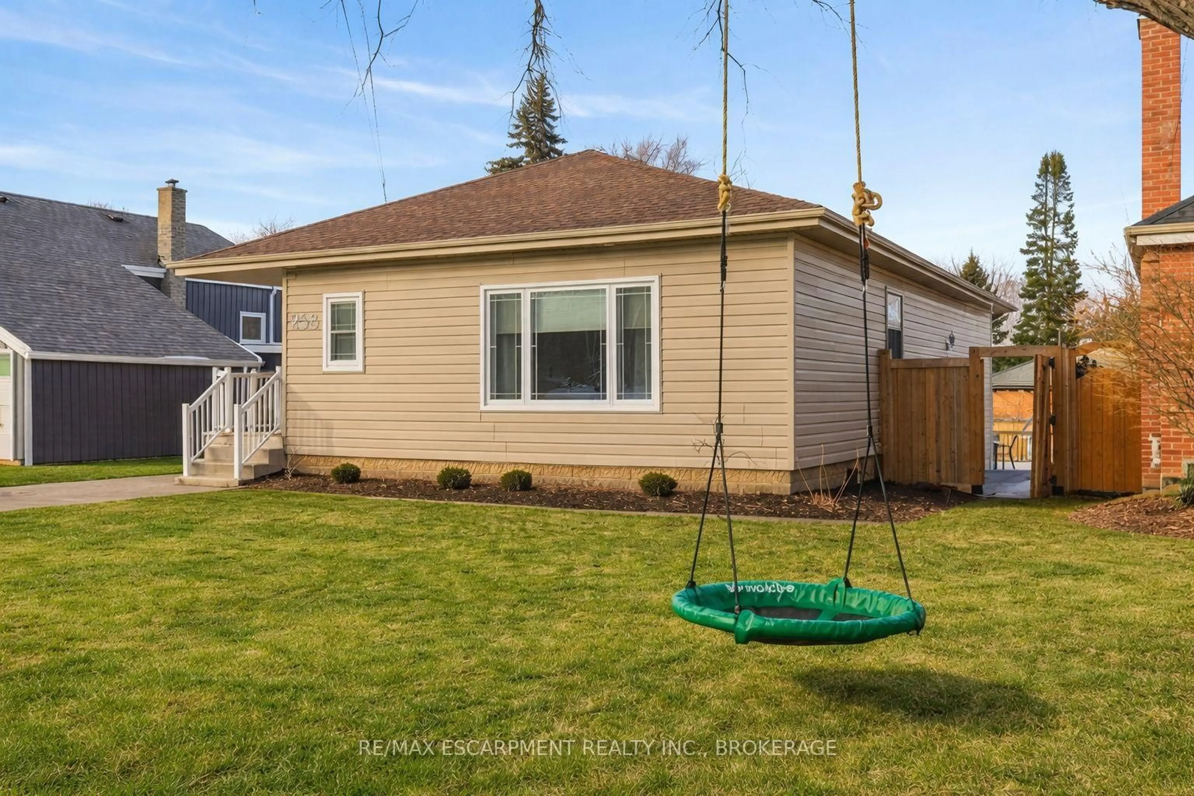 Home with vinyl exterior material, street for 258 Sanatorium Rd, Hamilton Ontario L9C 1Z9