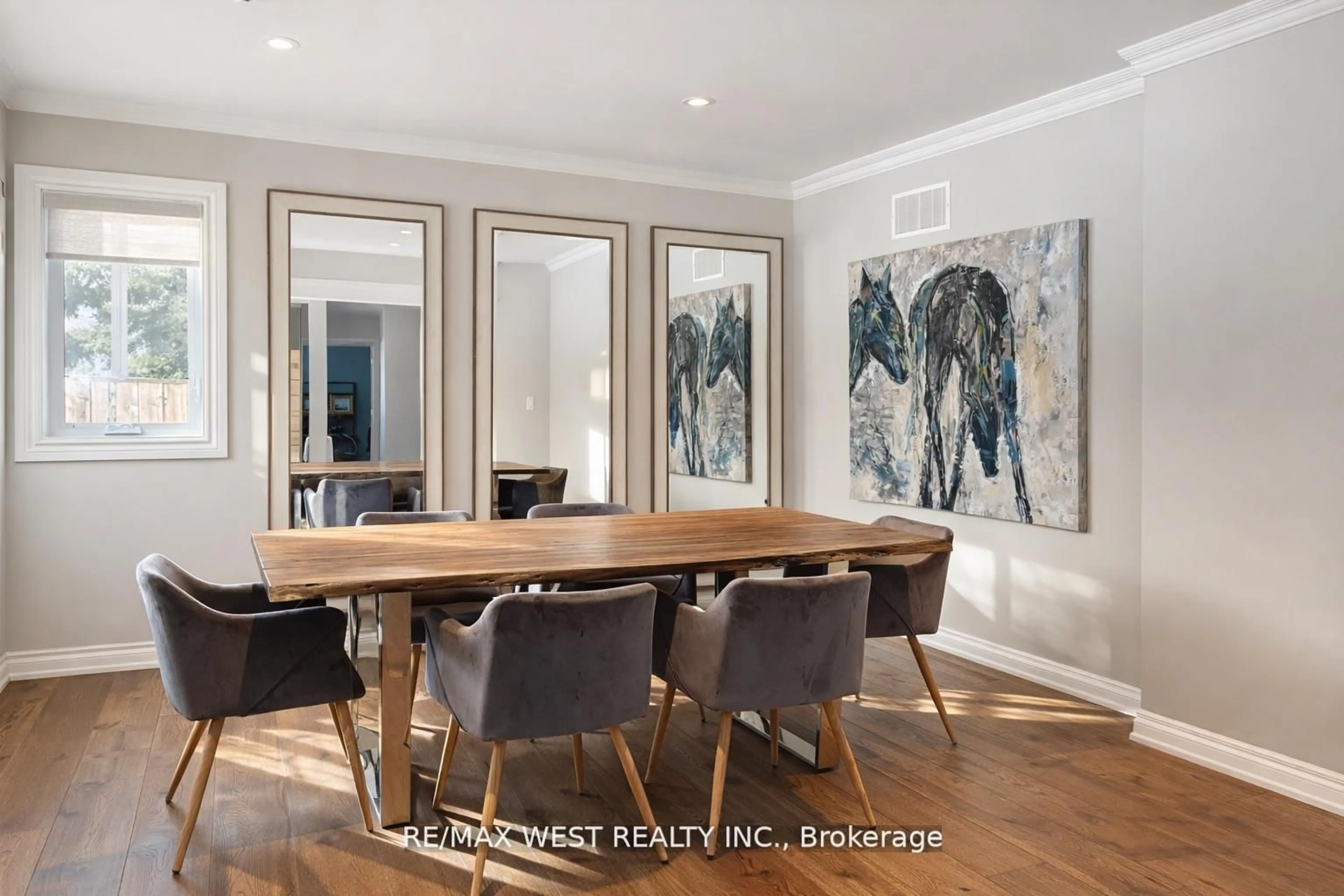 Dining room, wood/laminate floor for 26 Hostein Dr, Hamilton Ontario L9G 2S5