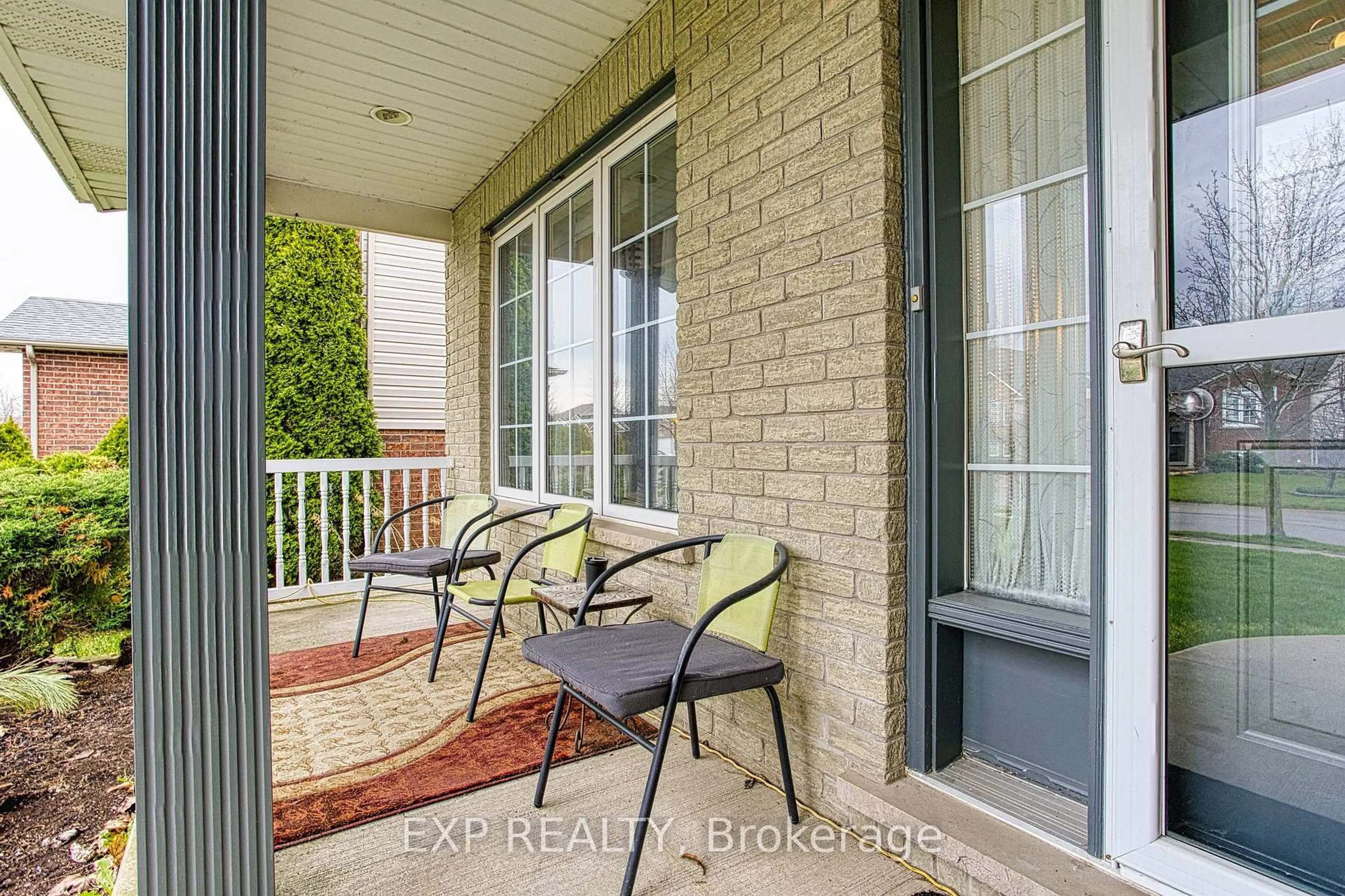 Patio, street for 7192 Kelly Dr, Niagara Falls Ontario L2H 3K1