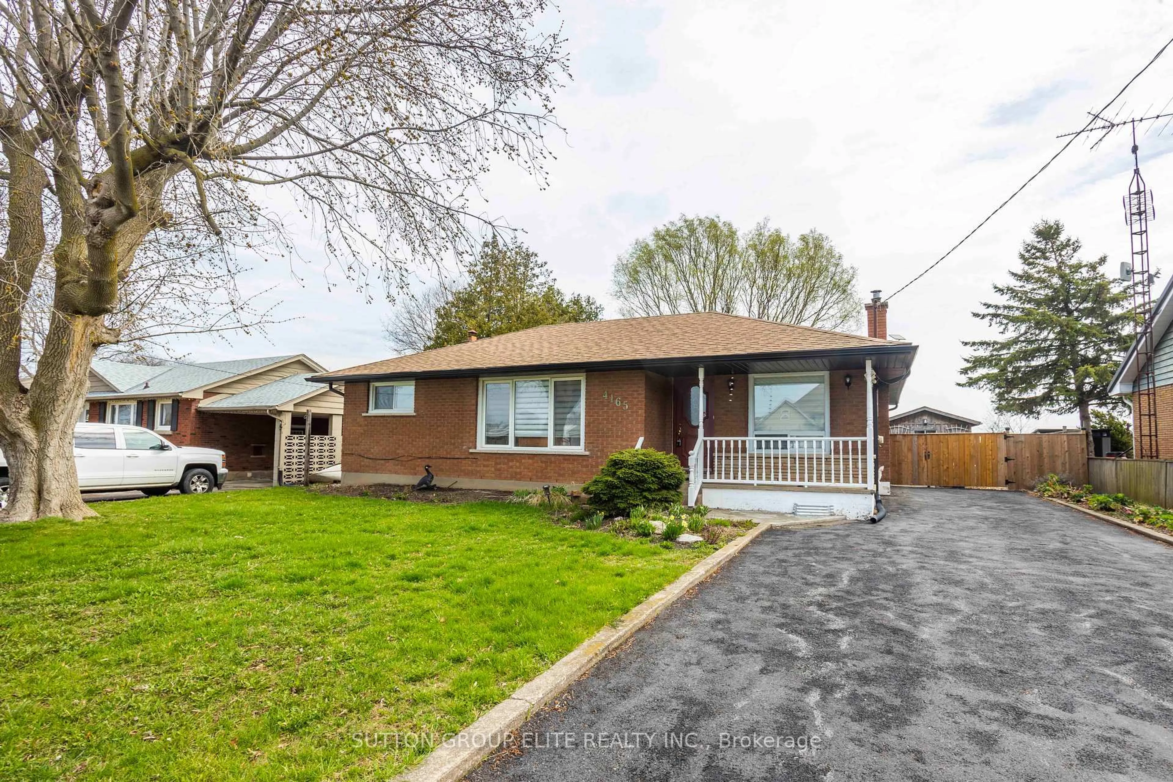 Home with brick exterior material, street for 4165 Victoria Ave, Lincoln Ontario L0R 2E0