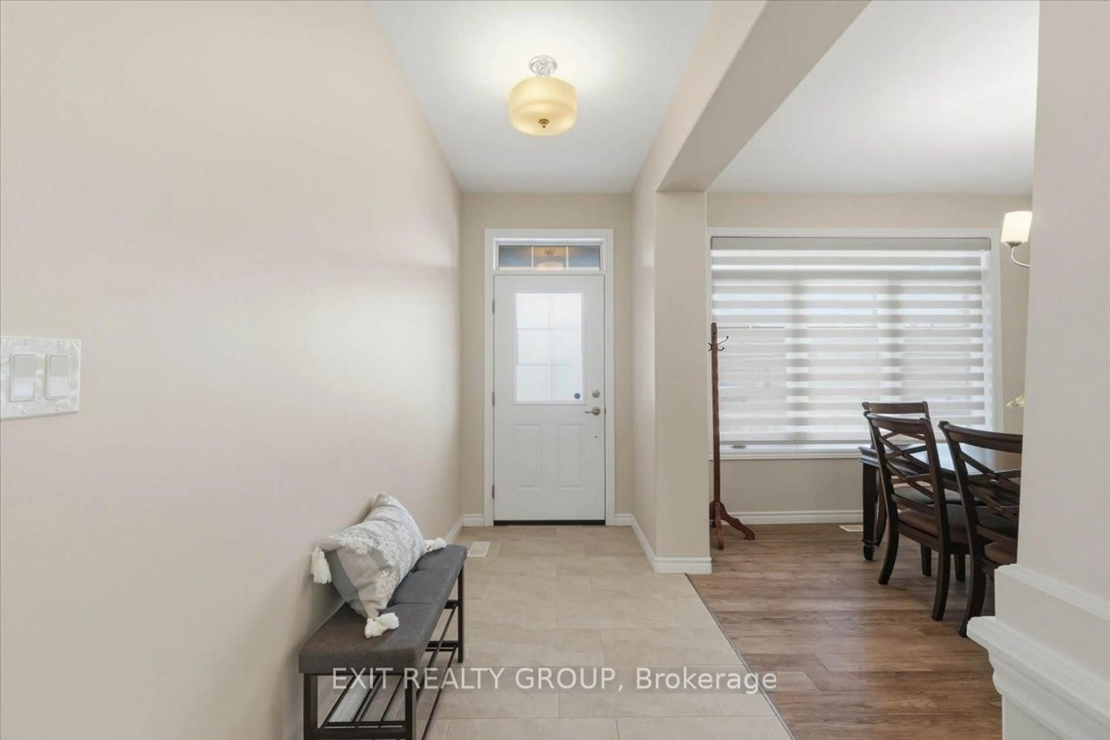 Indoor entryway for 55 Stonecrest Blvd, Quinte West Ontario K8R 0A5