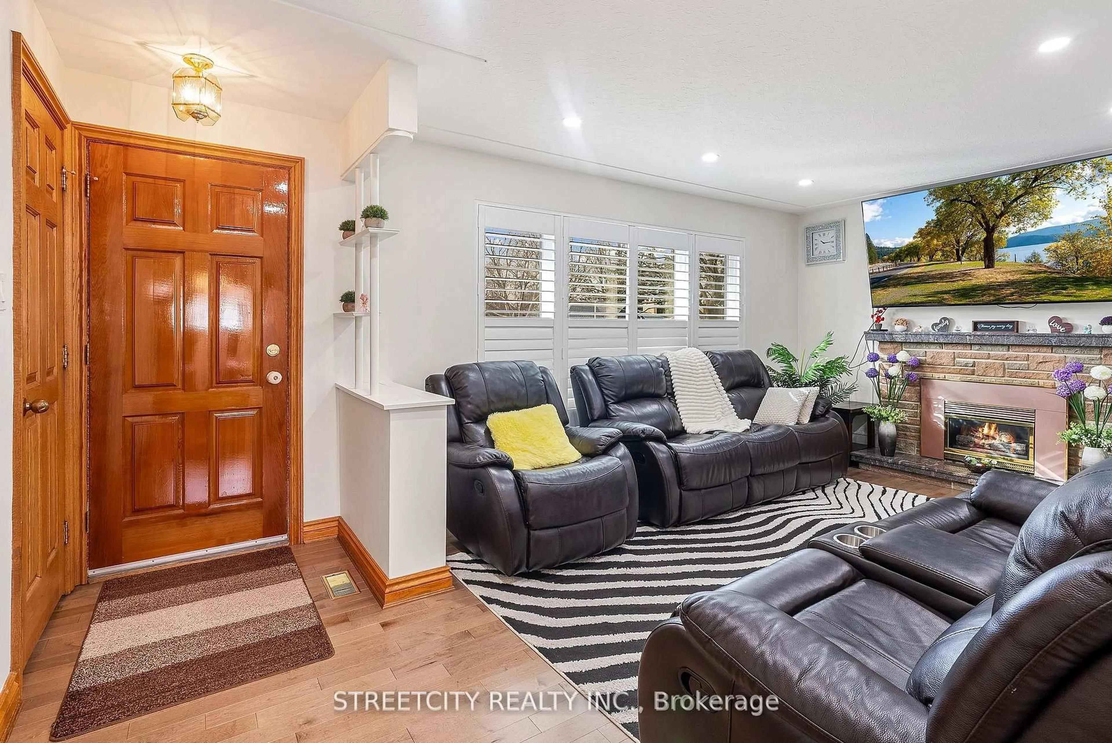 Living room with furniture, unknown for 306 Burlington Cres, London South Ontario N5Z 3G5