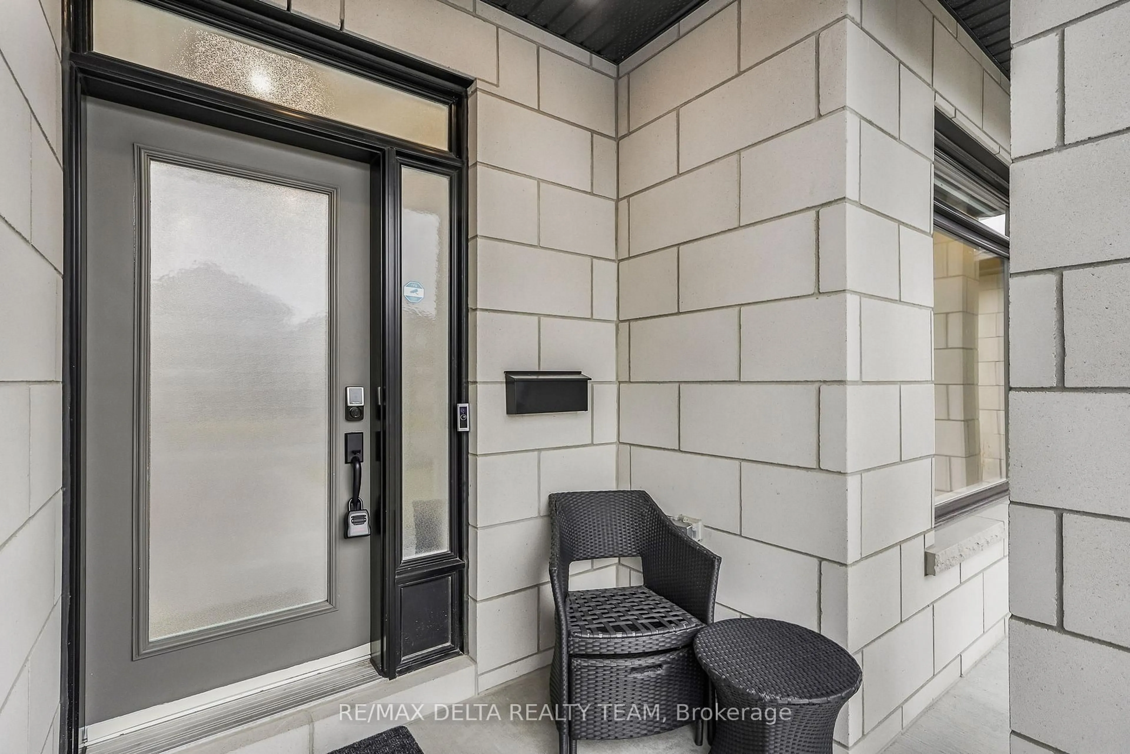 Indoor entryway for 39 Angel Hts, Stittsville Ontario K2S 2N2