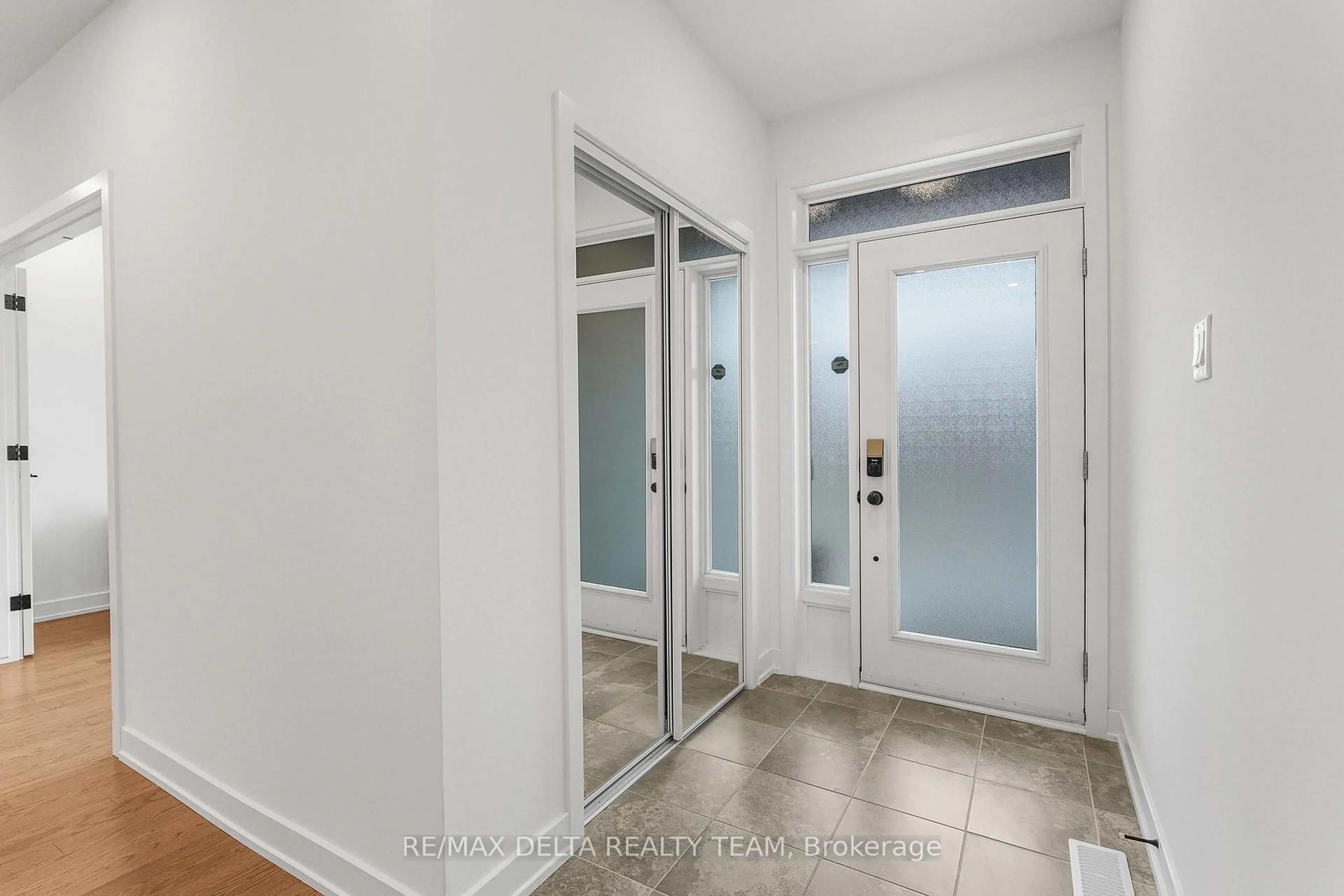 Indoor entryway for 39 Angel Hts, Stittsville Ontario K2S 2N2