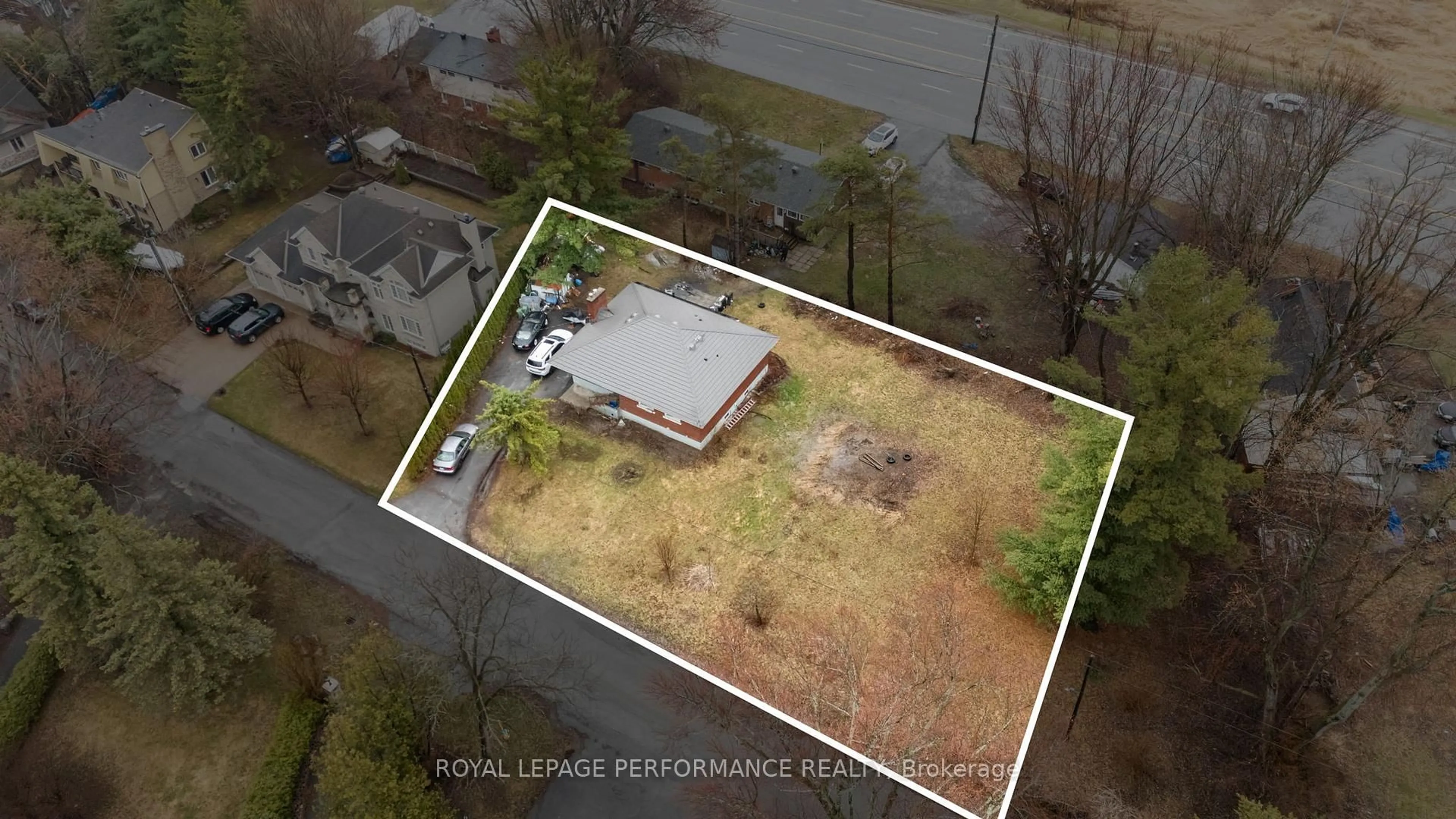 A pic from outside/outdoor area/front of a property/back of a property/a pic from drone, building for 28 Myrle Ave, Ottawa Ontario K2H 8E6