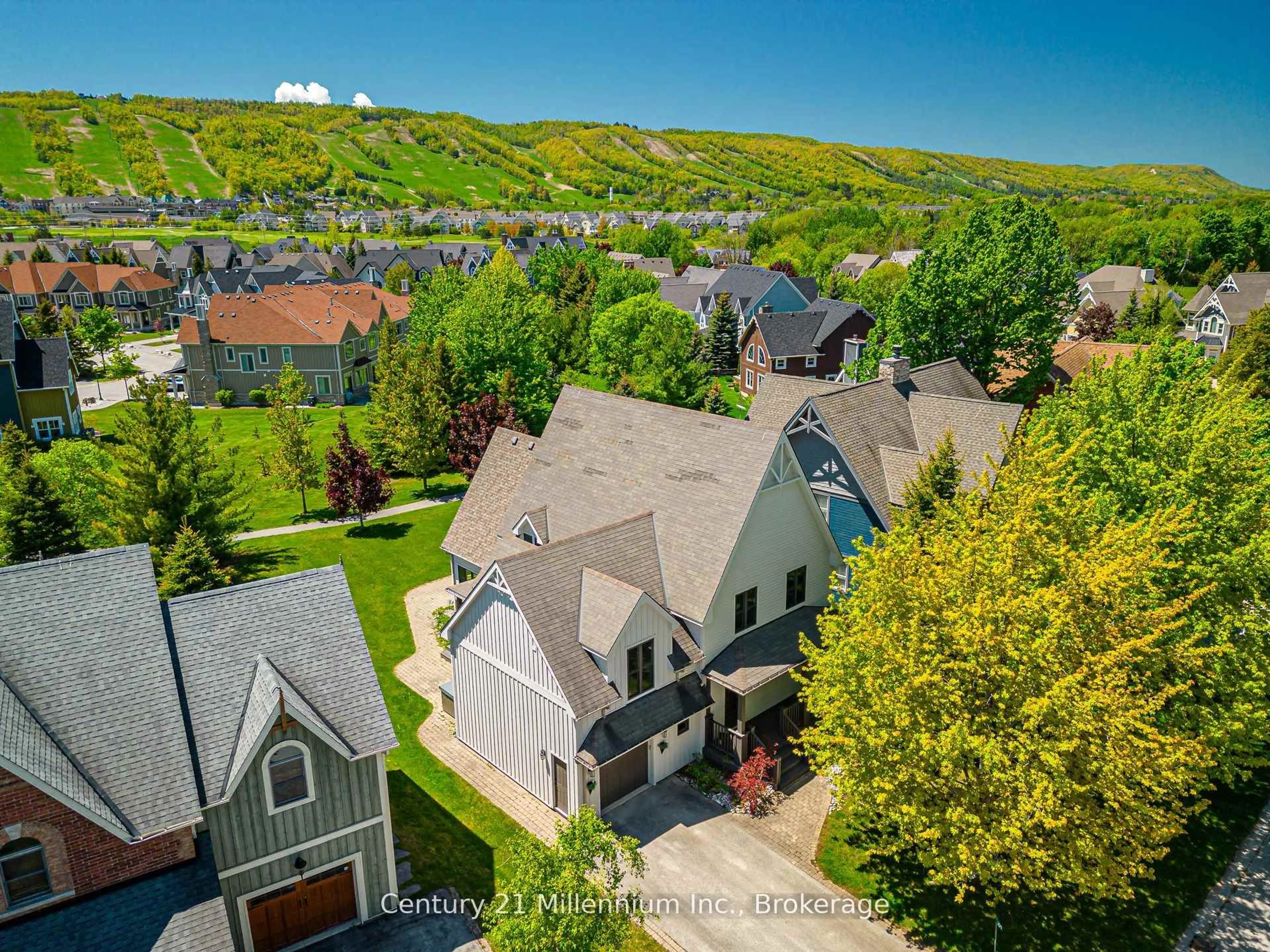 A pic from outside/outdoor area/front of a property/back of a property/a pic from drone, mountain view for 159 Snowbridge Way, Blue Mountains Ontario L9Y 0V1