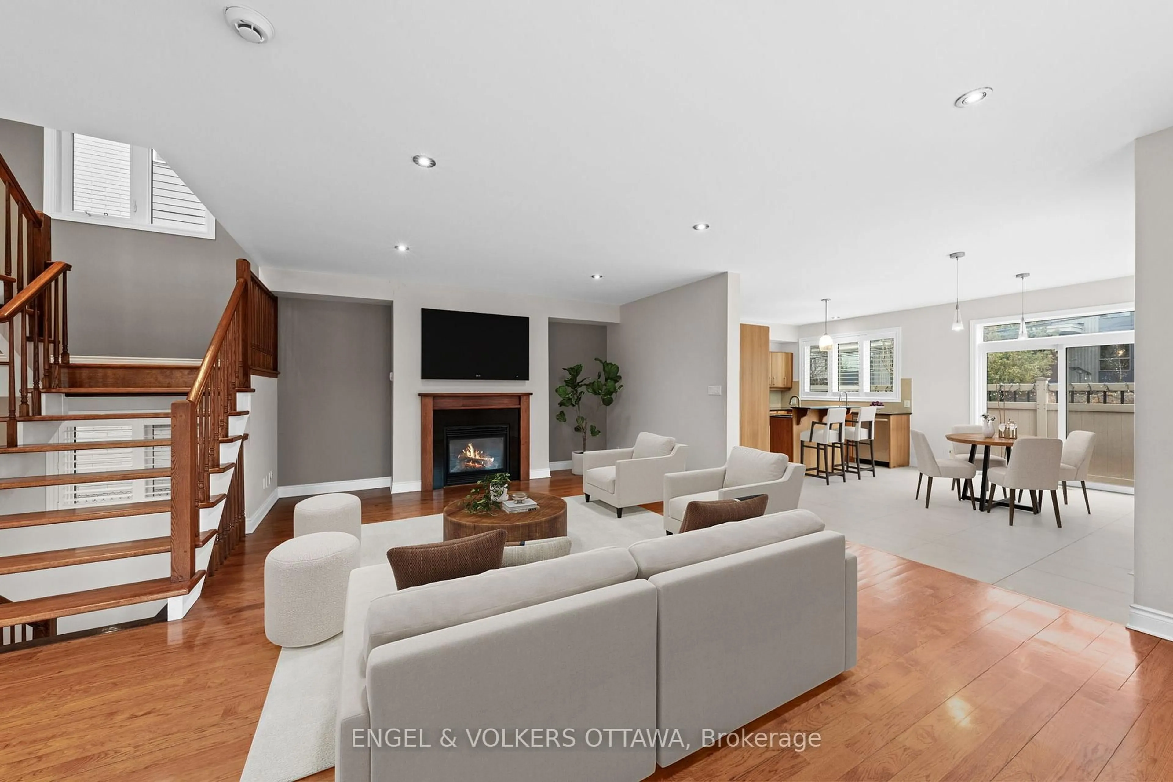 Living room with furniture, unknown for 249 Atlantis Ave, Ottawa Ontario K2A 1X9