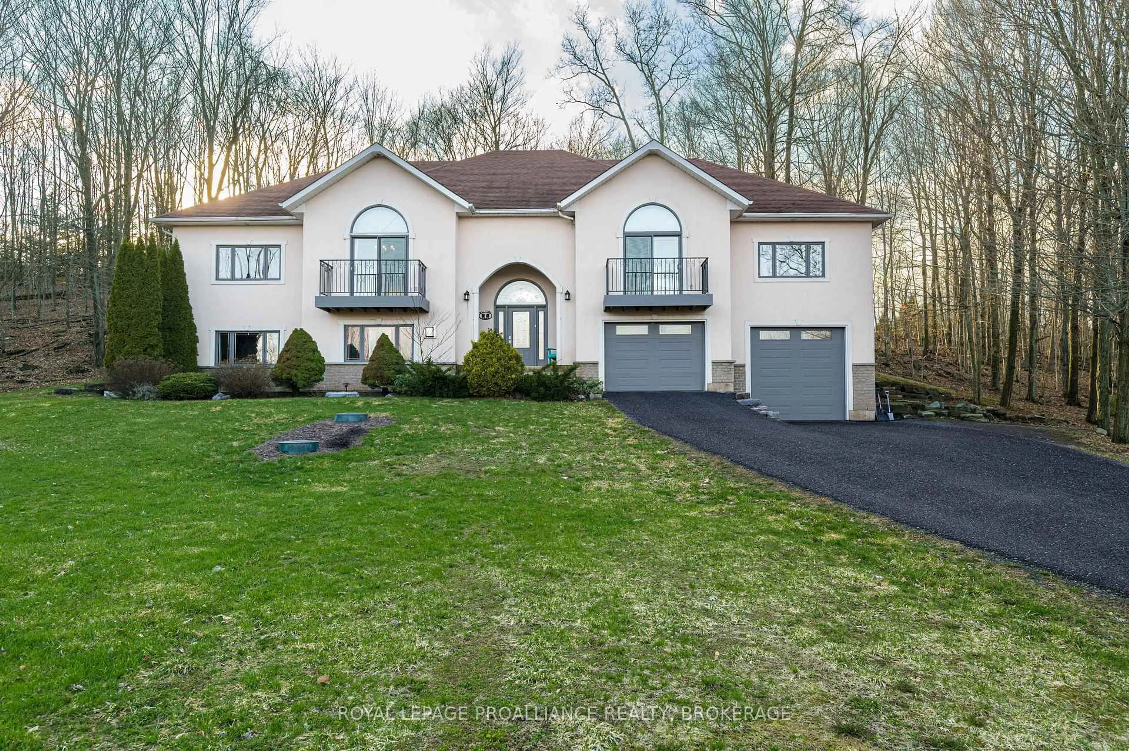 Home with vinyl exterior material, street for 27 Collins Dr, Inverary Ontario K0H 1X0