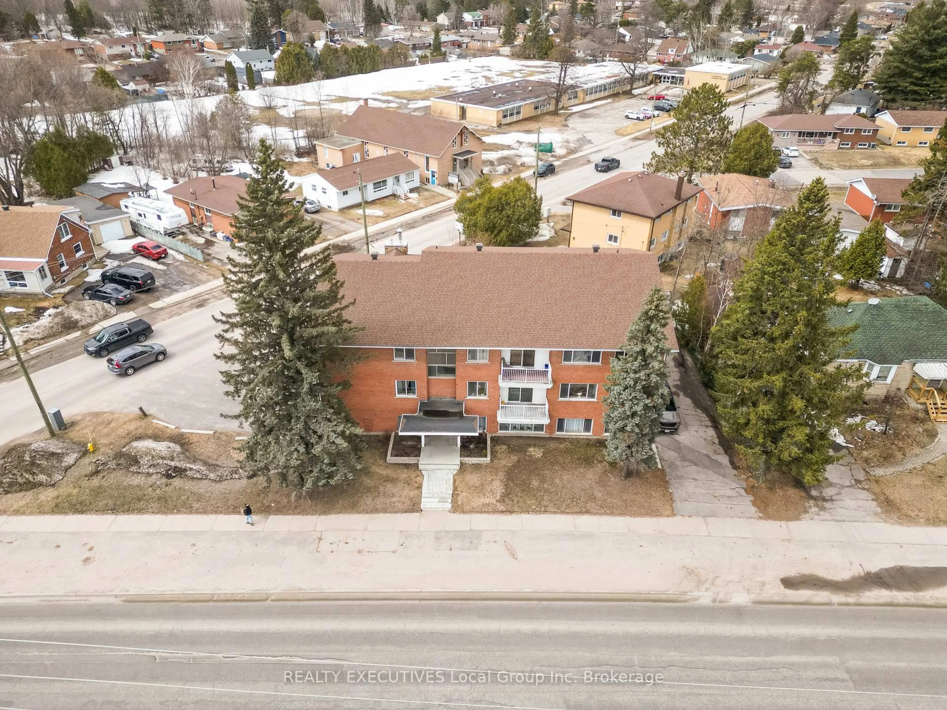 A pic from outside/outdoor area/front of a property/back of a property/a pic from drone, unknown for 2418 Trout Lake Rd #5, North Bay Ontario P1B 7S7