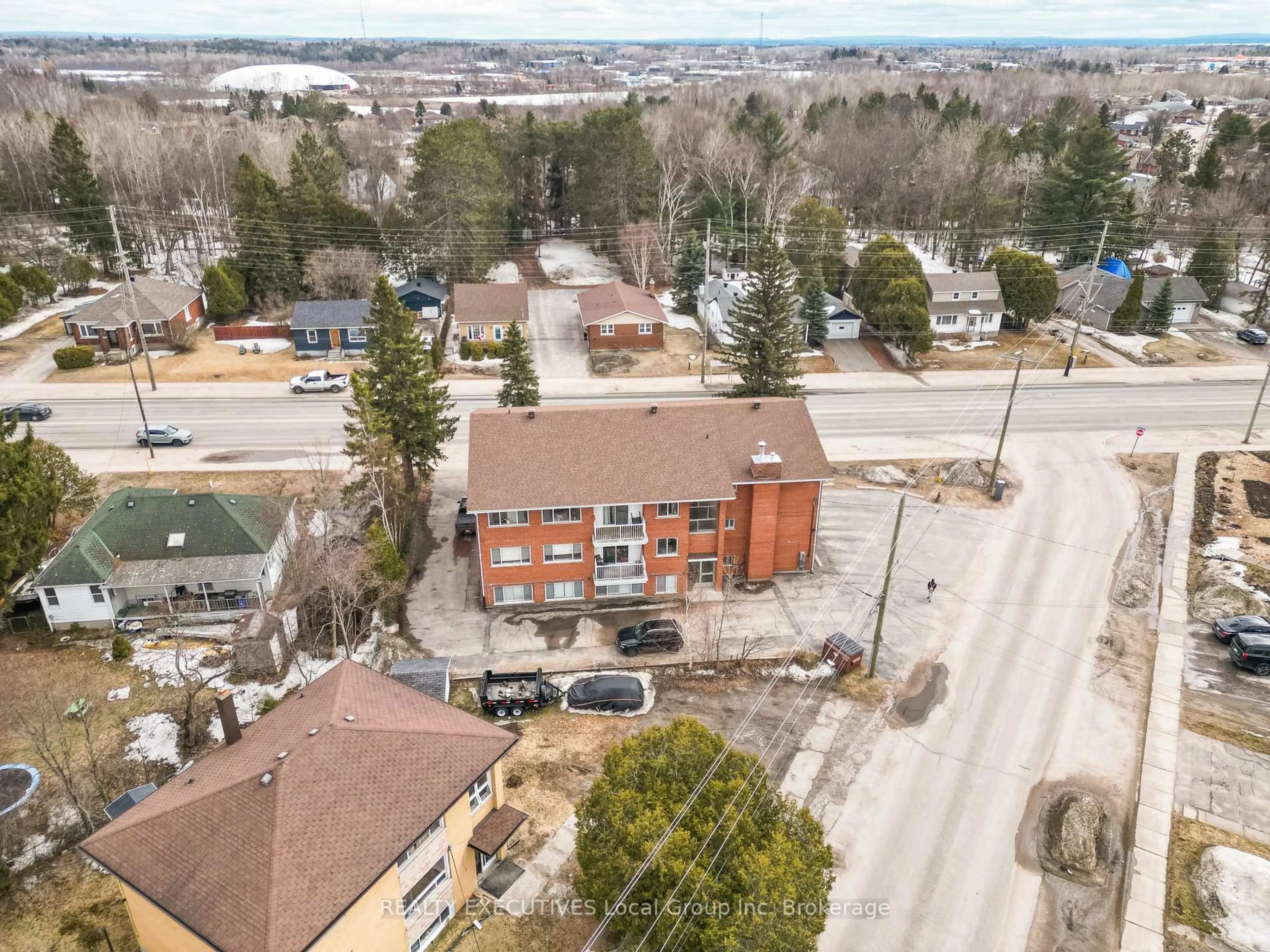 A pic from outside/outdoor area/front of a property/back of a property/a pic from drone, unknown for 2418 Trout Lake Rd #5, North Bay Ontario P1B 7S7