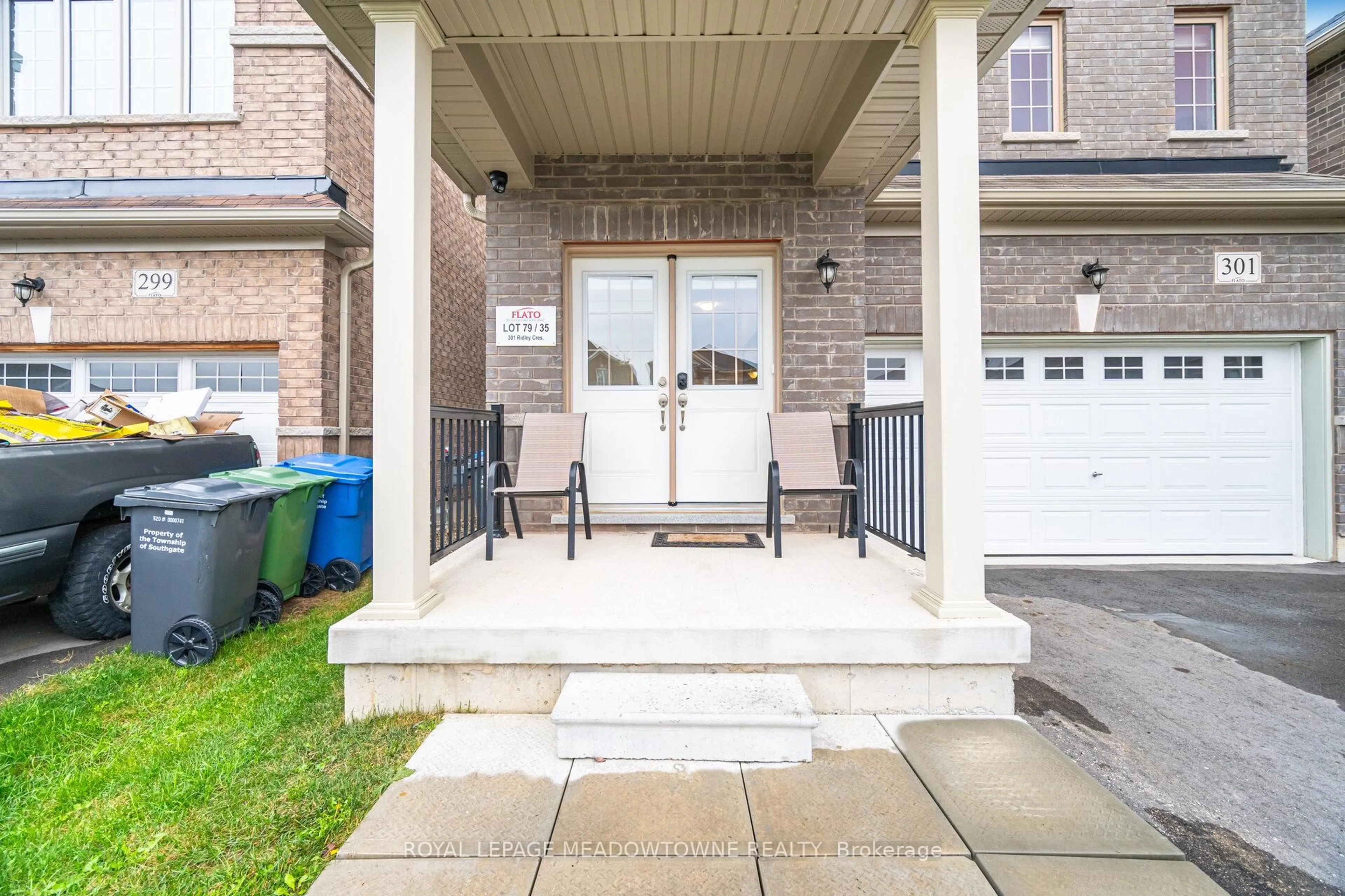 Patio, street for 301 Ridley Cres, Southgate Ontario N0C 1B0