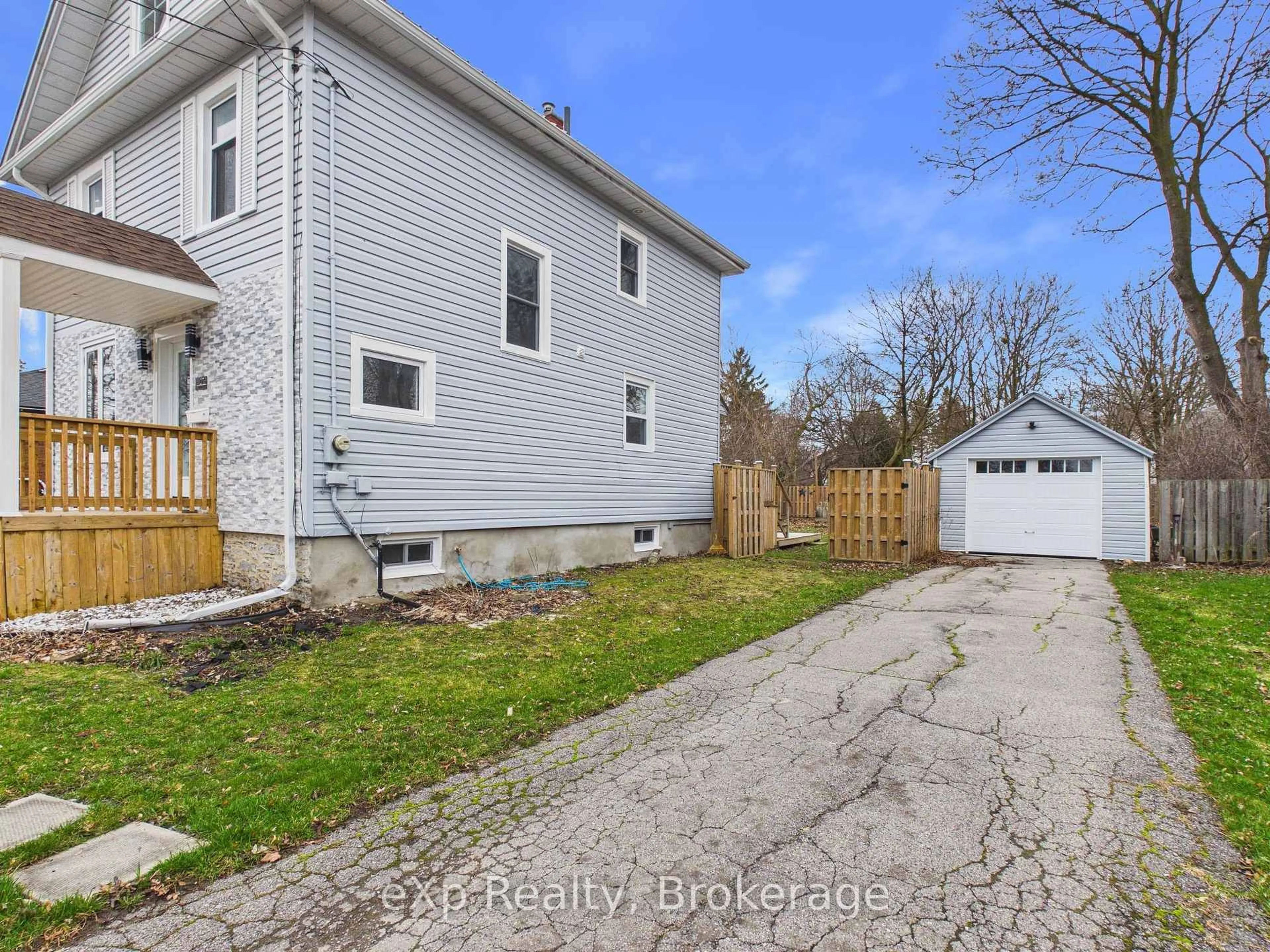 A pic from outside/outdoor area/front of a property/back of a property/a pic from drone, street for 276 Foster Ave, Belleville Ontario K8N 3R5