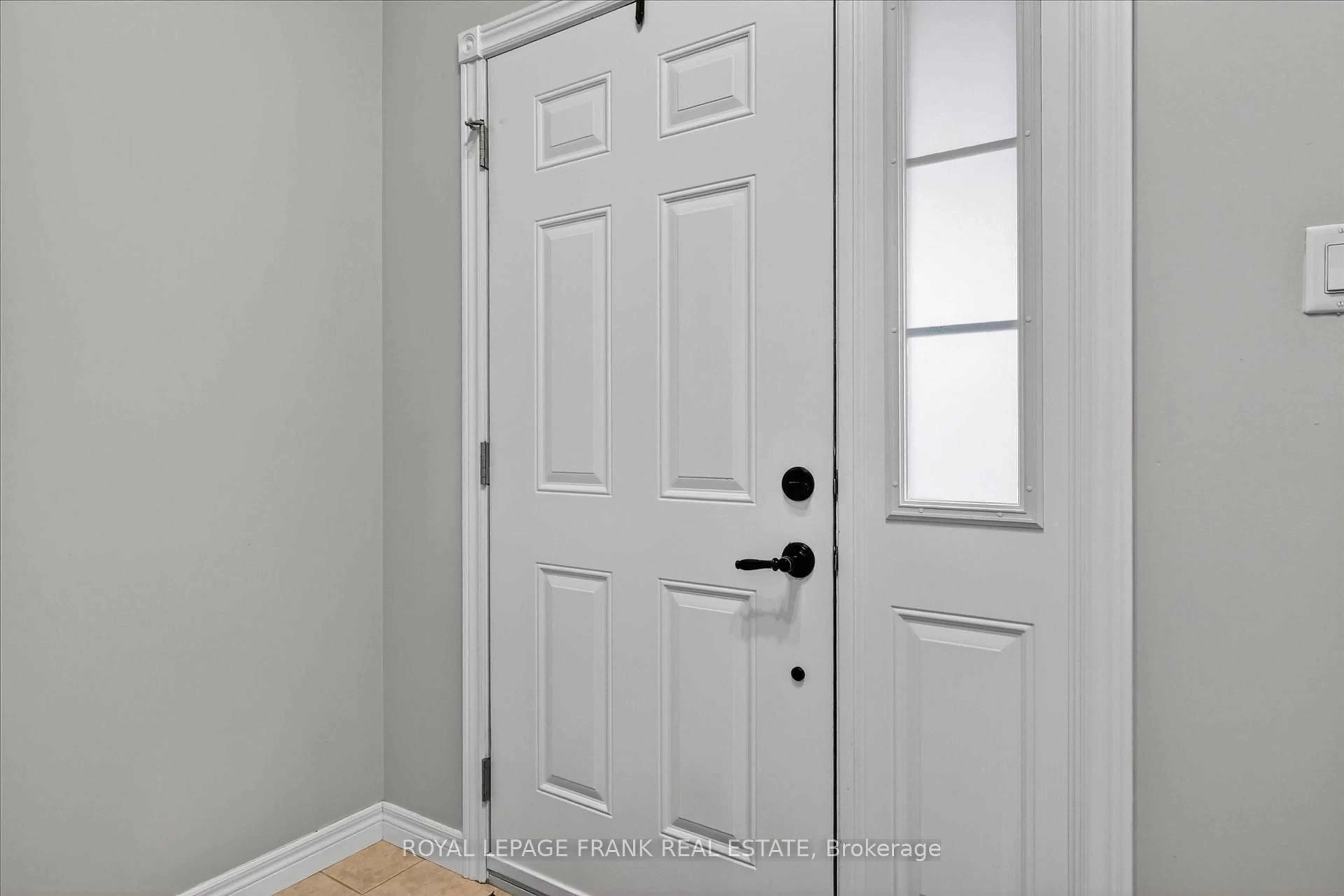 Indoor entryway for 774 Hargrove Tr, Peterborough Ontario K9L 0B6