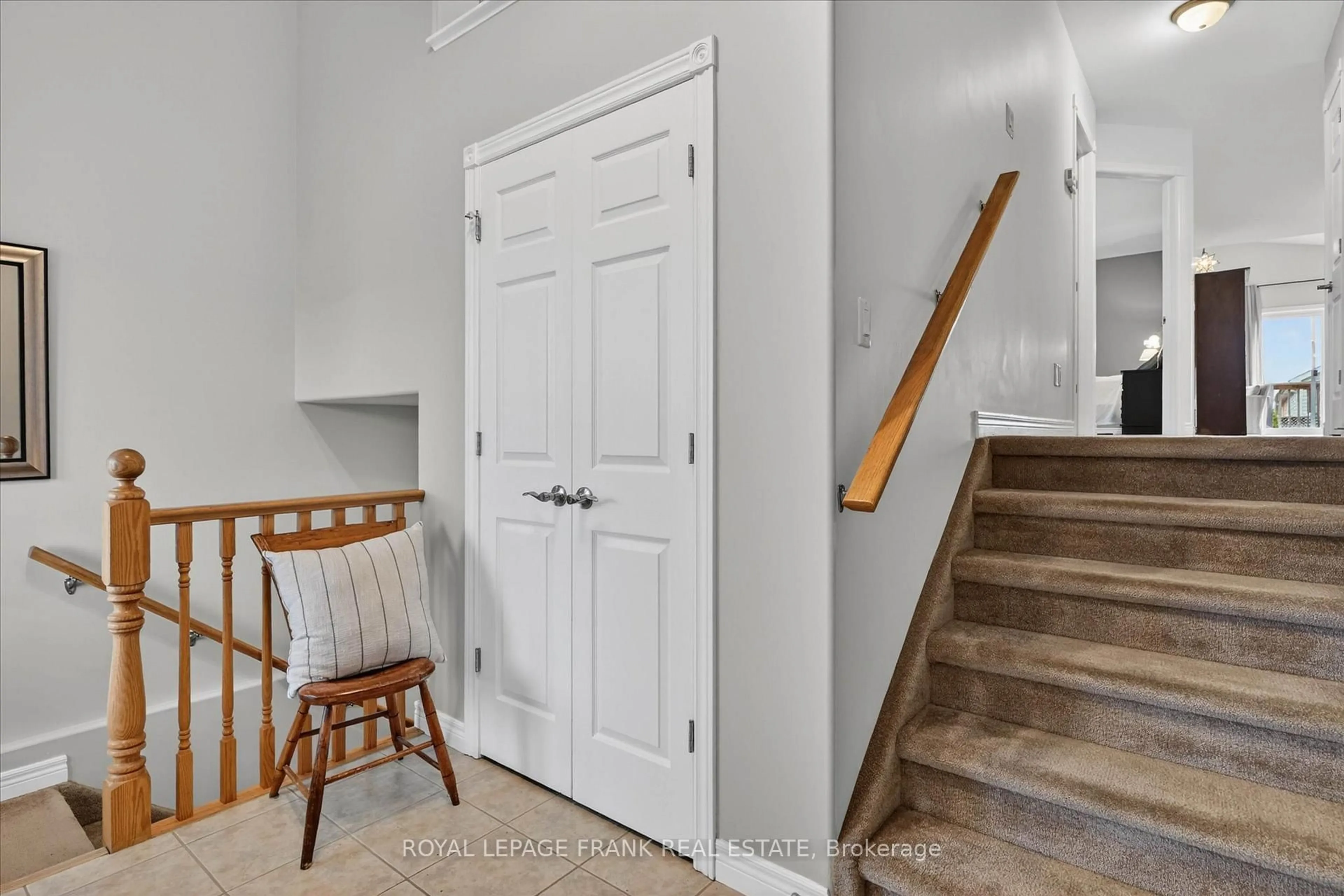 Indoor entryway for 774 Hargrove Tr, Peterborough Ontario K9L 0B6