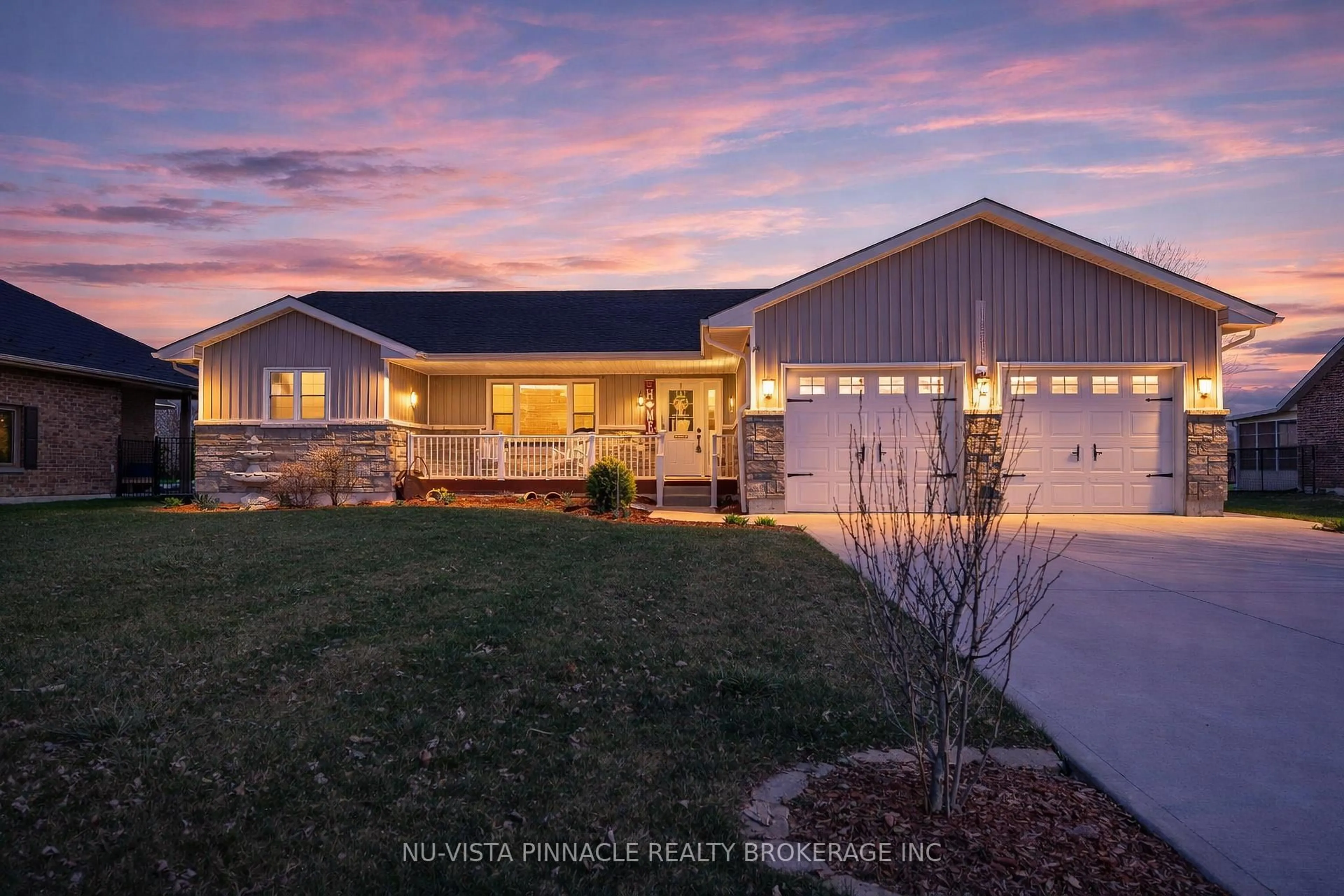 Home with vinyl exterior material, unknown for 3864 St Clair Pkwy, St. Clair Ontario N0P 2B0