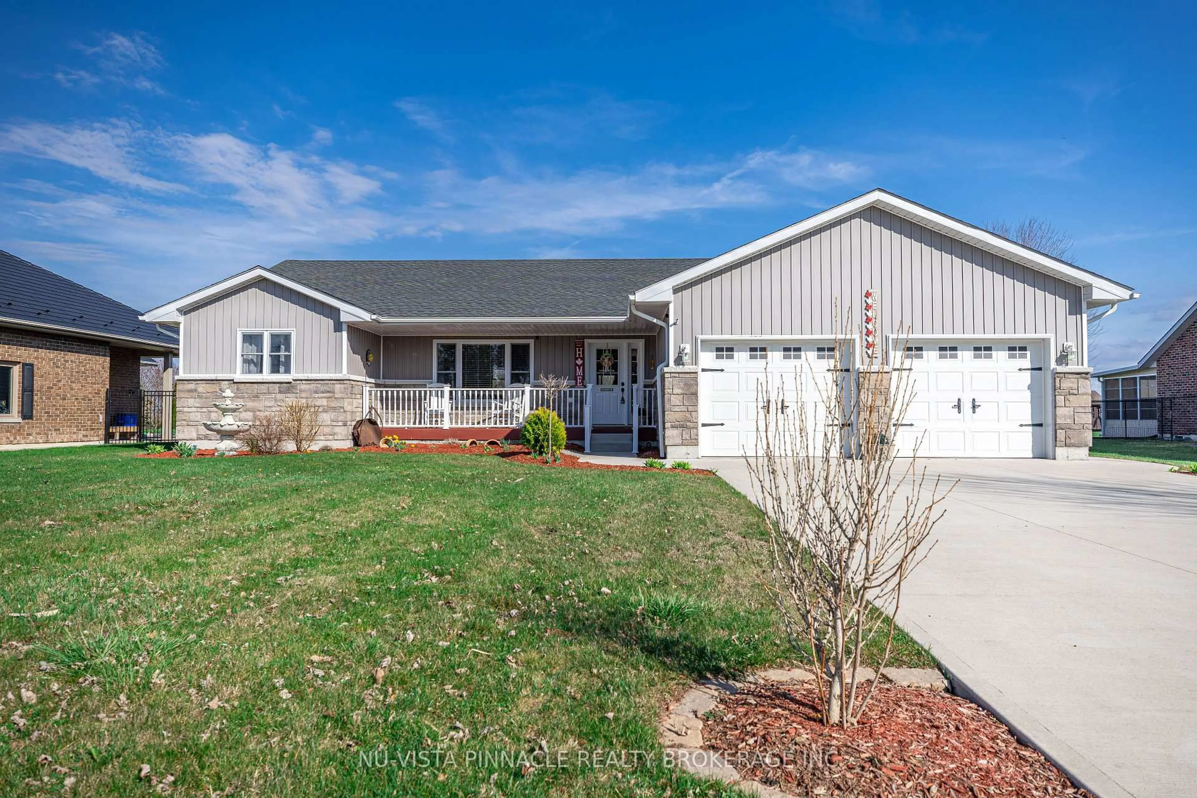 Home with vinyl exterior material, street for 3864 St Clair Pkwy, St. Clair Ontario N0P 2B0