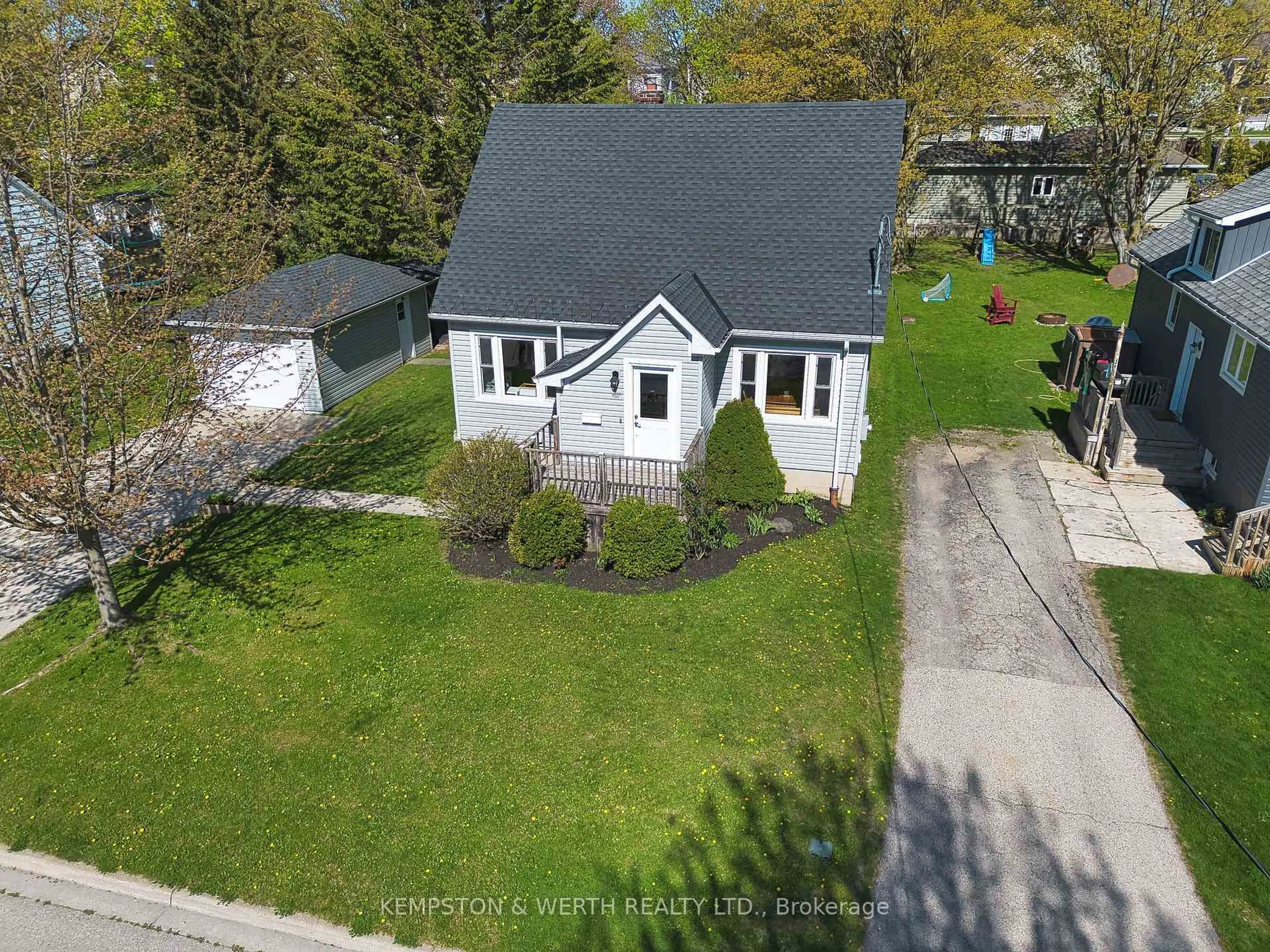 A pic from outside/outdoor area/front of a property/back of a property/a pic from drone, street for 487 York Ave, North Perth Ontario N4W 2X6