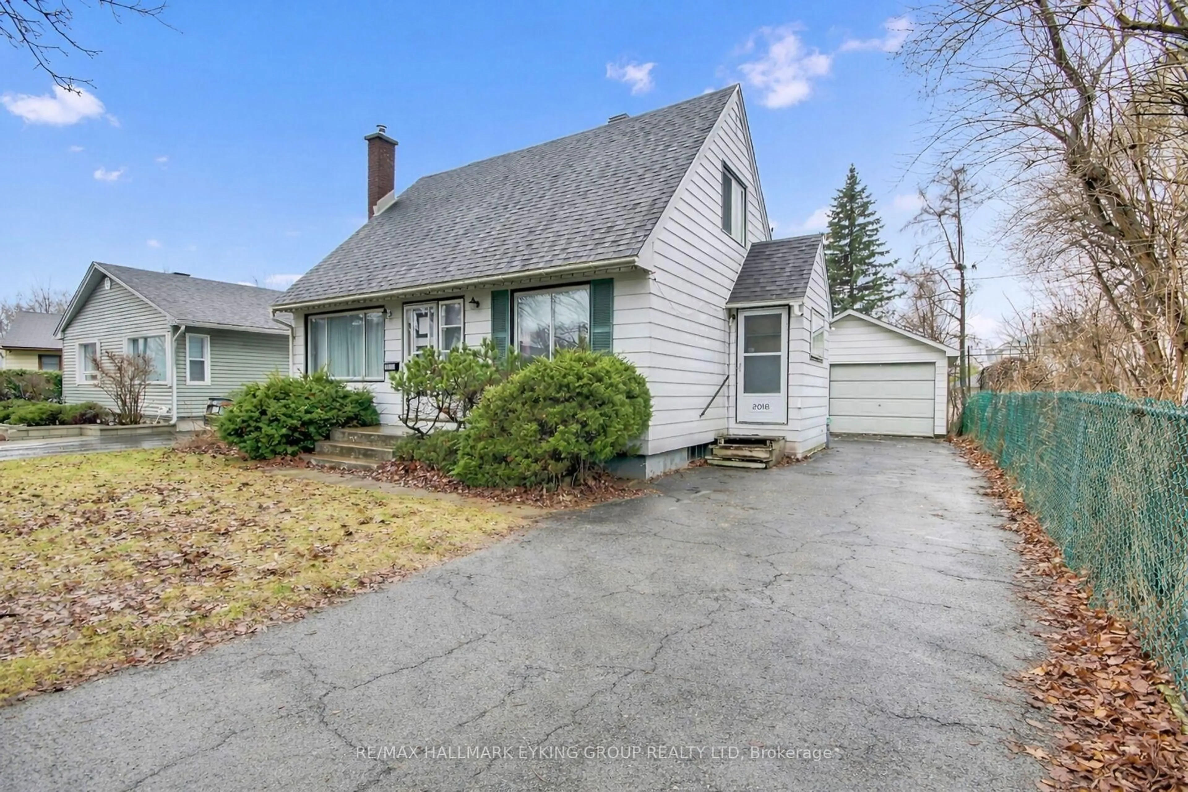 Home with vinyl exterior material, street for 2018 Olympia Cres, Ottawa Ontario K1G 2B4