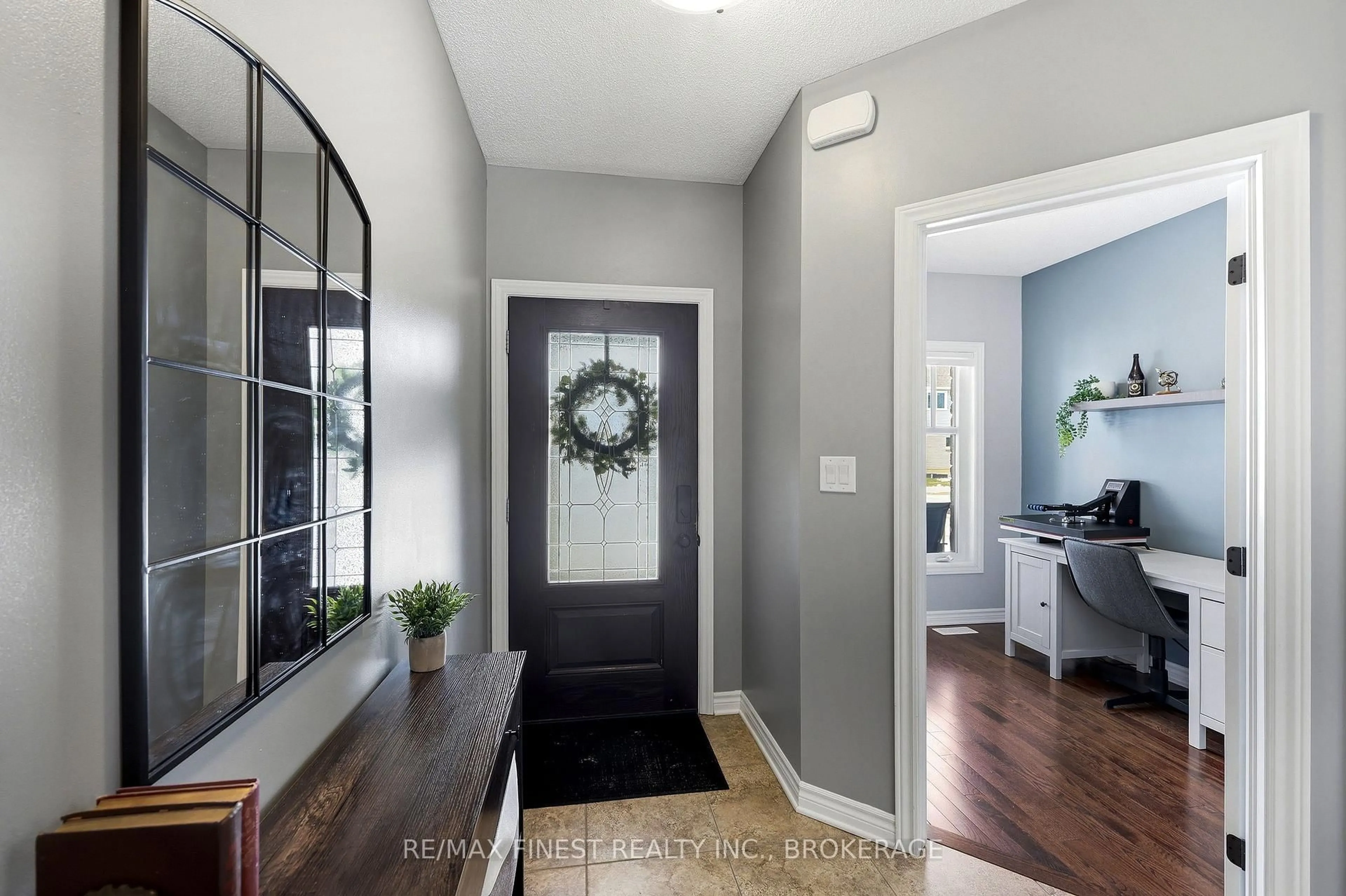 Indoor entryway for 1755 Reginald Bart Dr, Kingston Ontario K7K 7J9