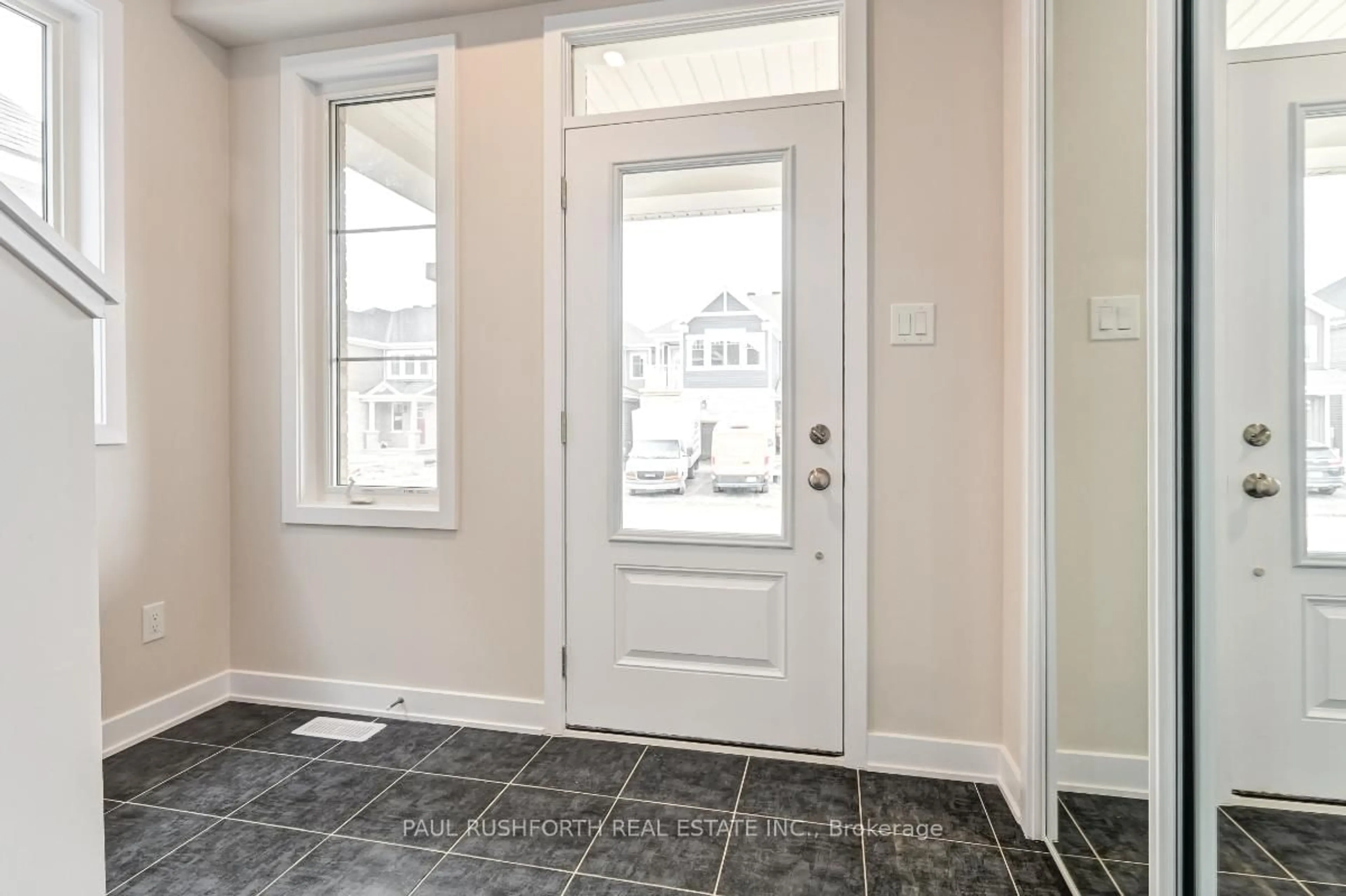 Indoor entryway for 623 Terrier Circ, Richmond Ontario K0A 2Z0