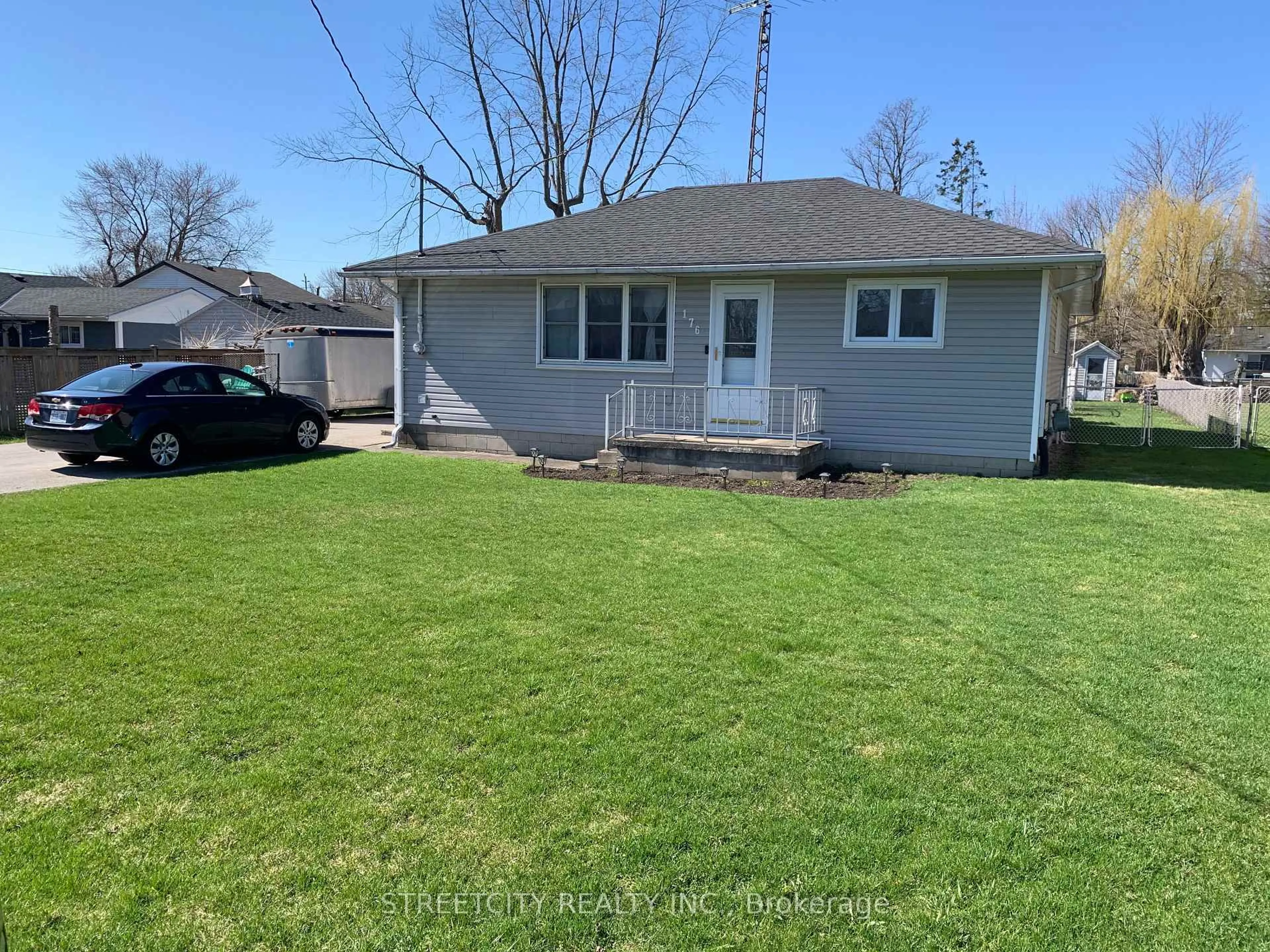 A pic from outside/outdoor area/front of a property/back of a property/a pic from drone, street for 176 KING St, Southwest Middlesex Ontario N0L 1M0