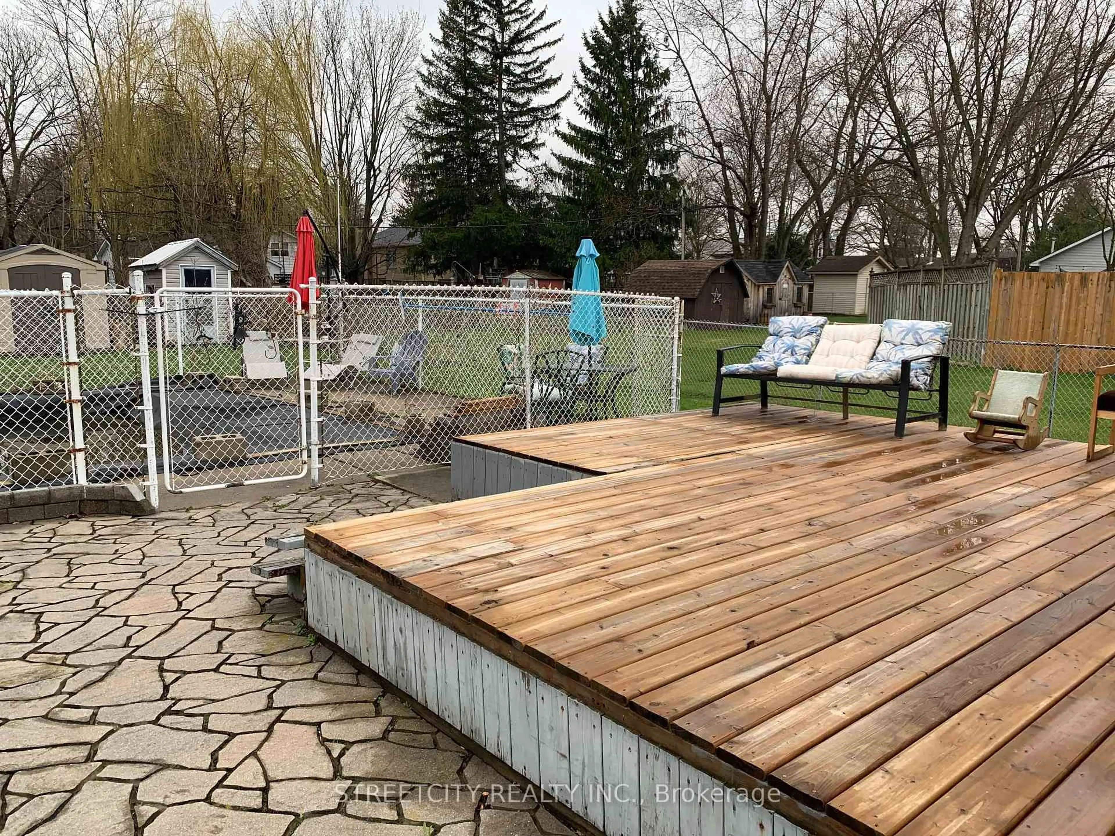 Patio, unknown for 176 KING St, Southwest Middlesex Ontario N0L 1M0